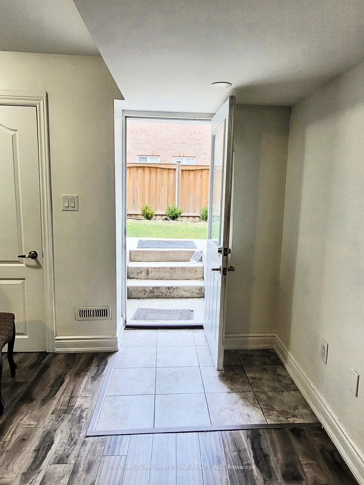 Photo 40 of 8 Young Garden Crescent, Brampton, Credit Valley — HOMEH