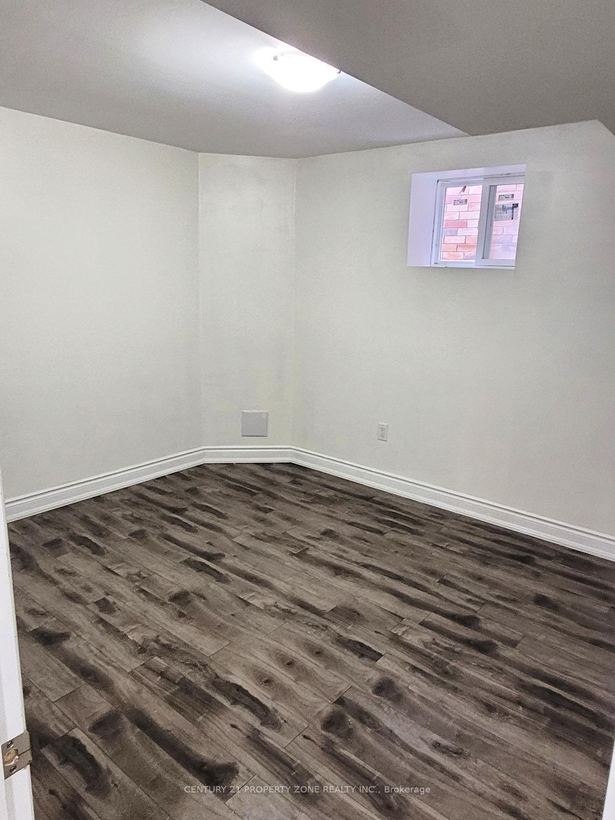 Photo 30 of 8 Young Garden Crescent, Brampton, Credit Valley — HOMEH