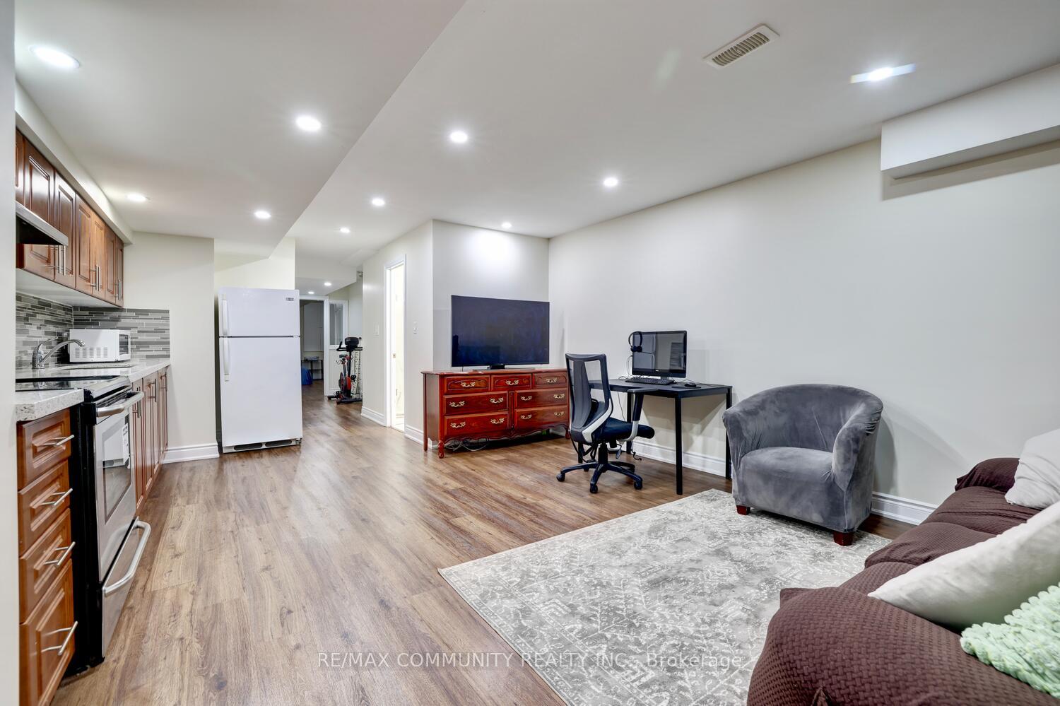 Photo 12 of Unit BSMT, 86 Lady Evelyn Crescent, Brampton, Bram West — HOMEH
