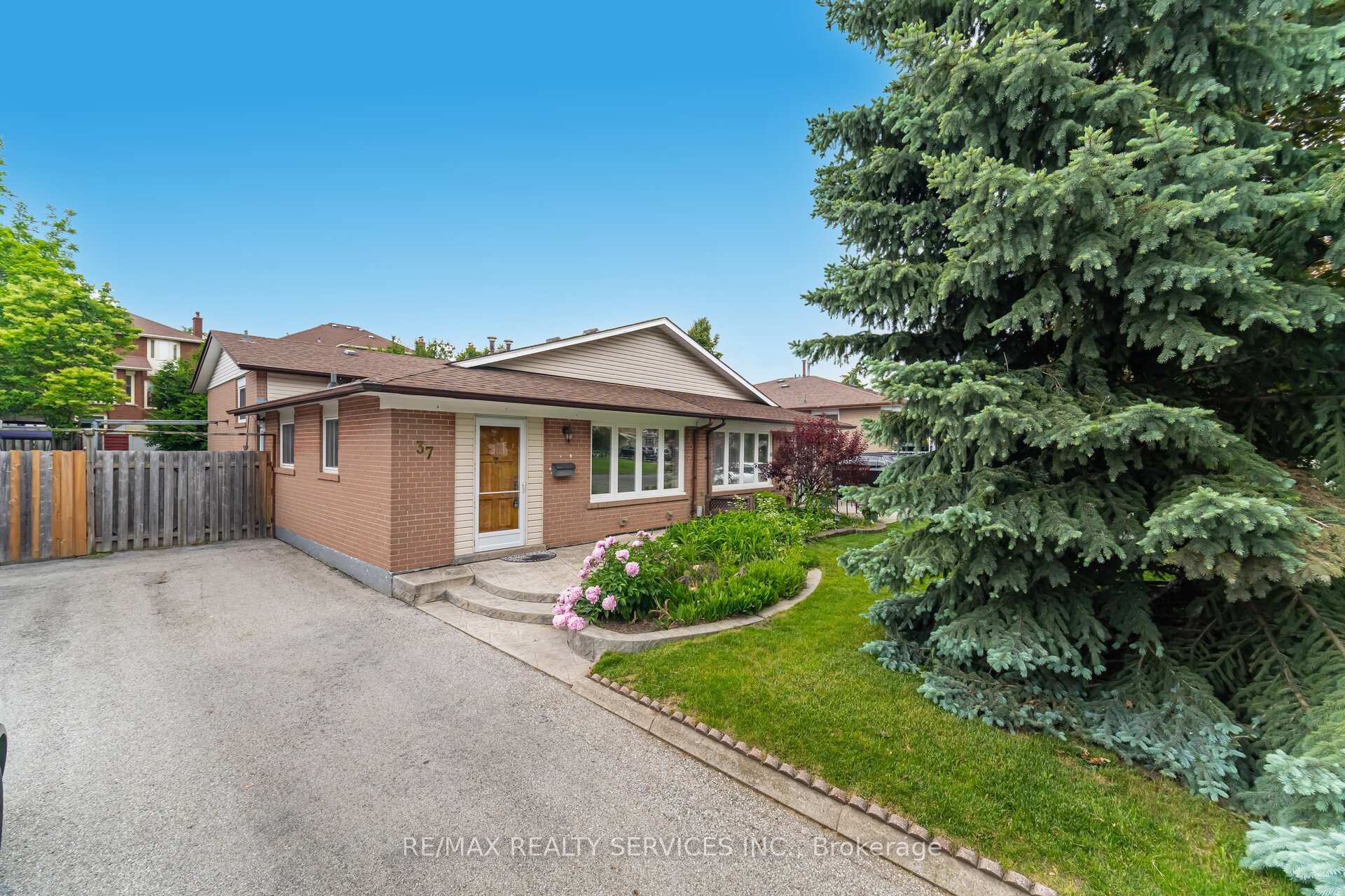 Photo 1 of 37 Welbeck Drive, Brampton, Northwood Park — HOMEH