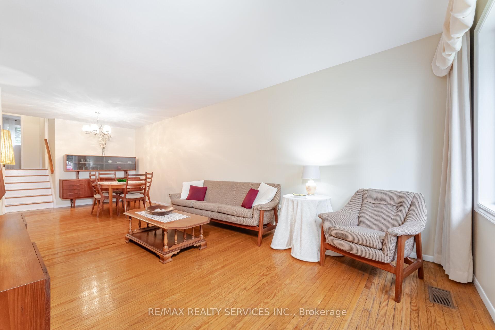 Photo 2 of 37 Welbeck Drive, Brampton, Northwood Park — HOMEH