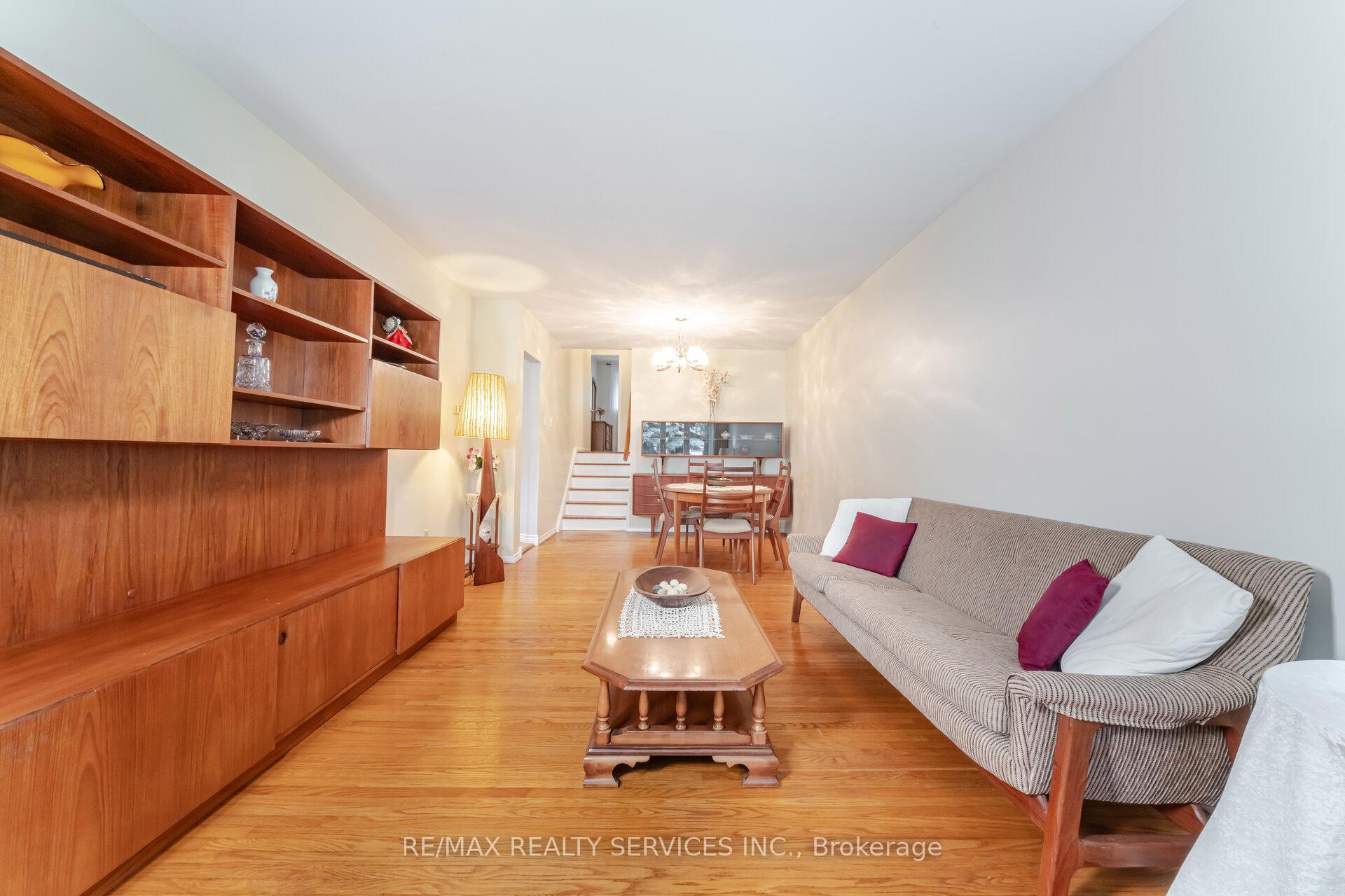 Photo 4 of 37 Welbeck Drive, Brampton, Northwood Park — HOMEH