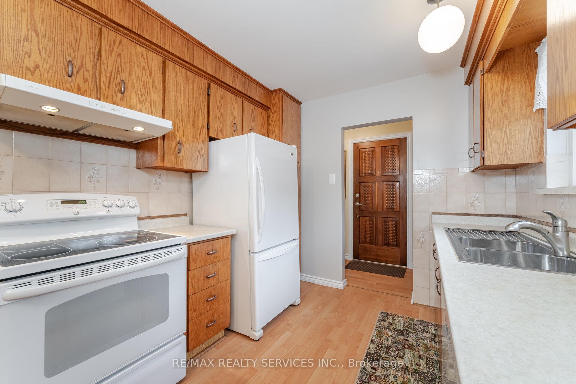 Photo 18 of 37 Welbeck Drive, Brampton, Northwood Park — HOMEH
