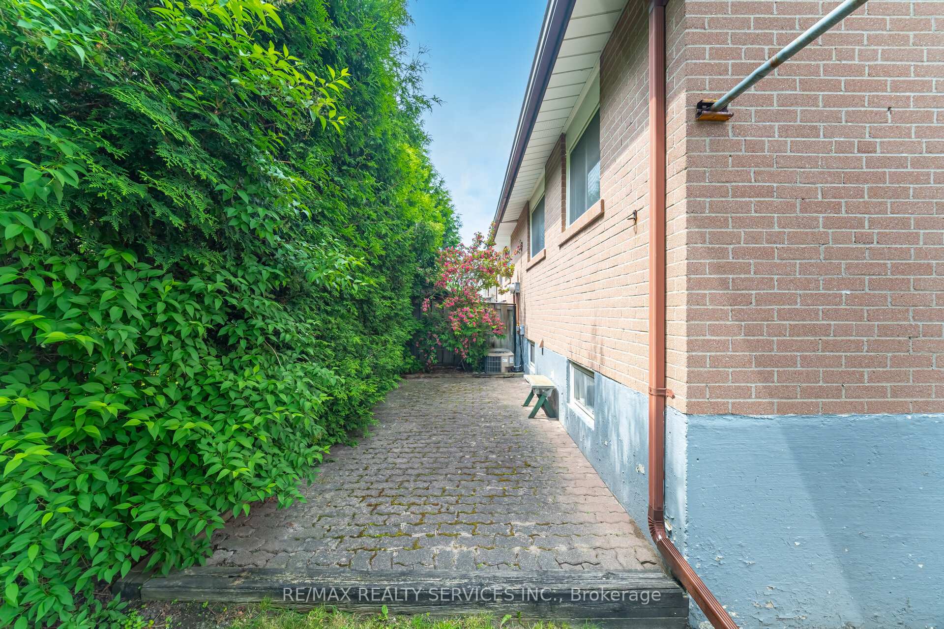 Photo 7 of 37 Welbeck Drive, Brampton, Northwood Park — HOMEH