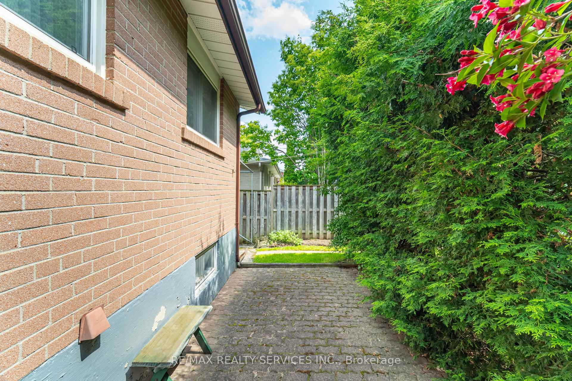 Photo 33 of 37 Welbeck Drive, Brampton, Northwood Park — HOMEH