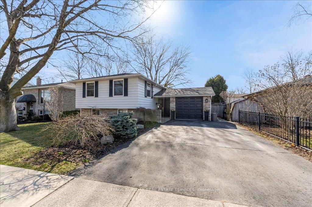 Photo 2 of 677 MacLaren Drive, Burlington, Roseland — HOMEH