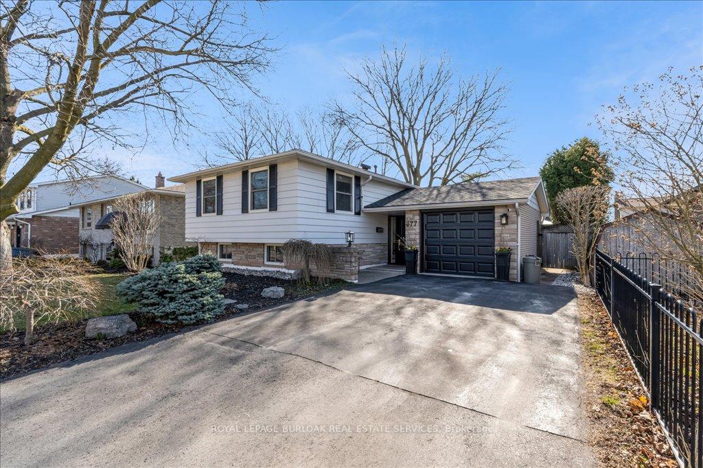 Photo 3 of 677 MacLaren Drive, Burlington, Roseland — HOMEH