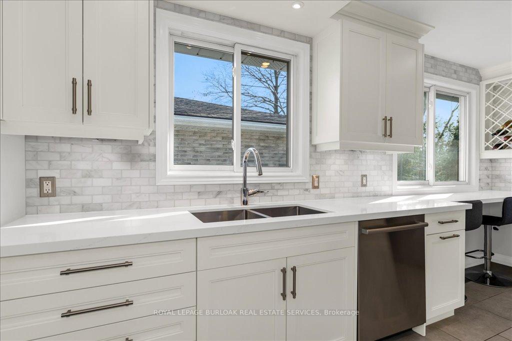 Photo 15 of 677 MacLaren Drive, Burlington, Roseland — HOMEH