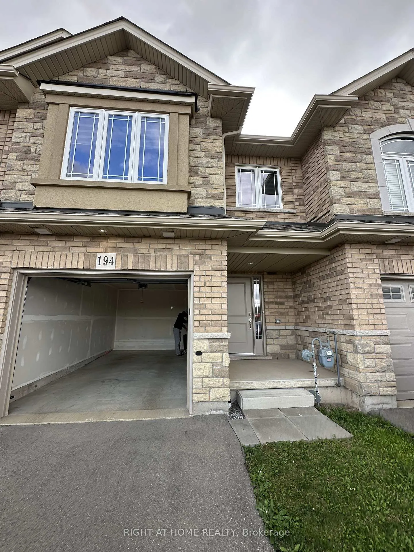 Photo 2 of 194 Dalgleish Trail, Hamilton, Rural Glanbrook — HOMEH