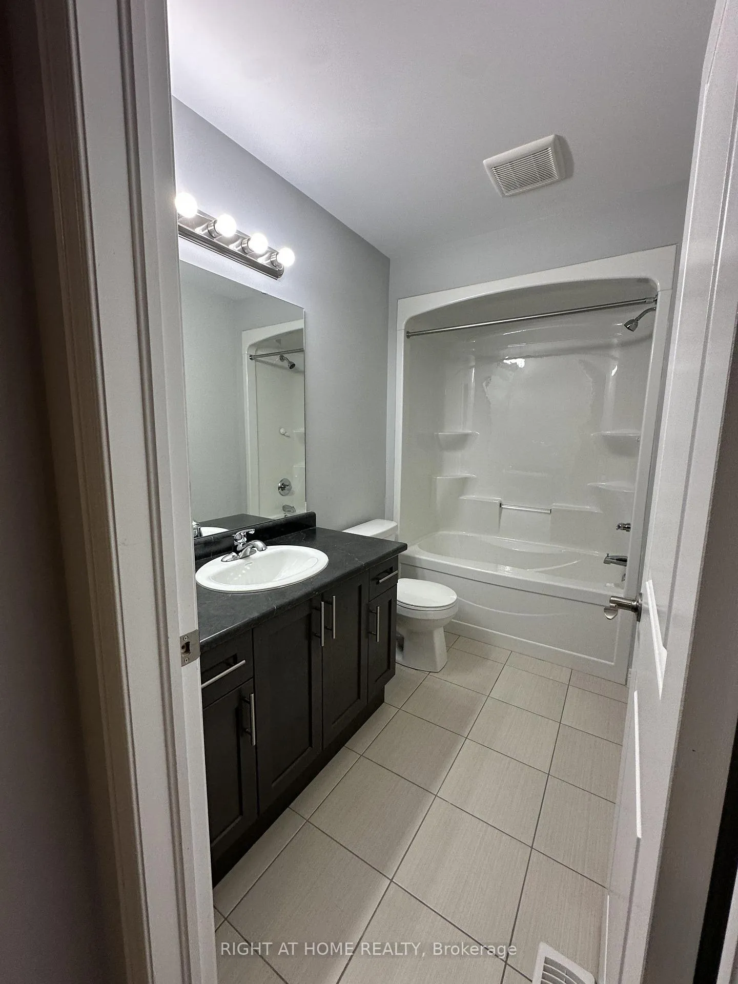 Photo 10 of 194 Dalgleish Trail, Hamilton, Rural Glanbrook — HOMEH