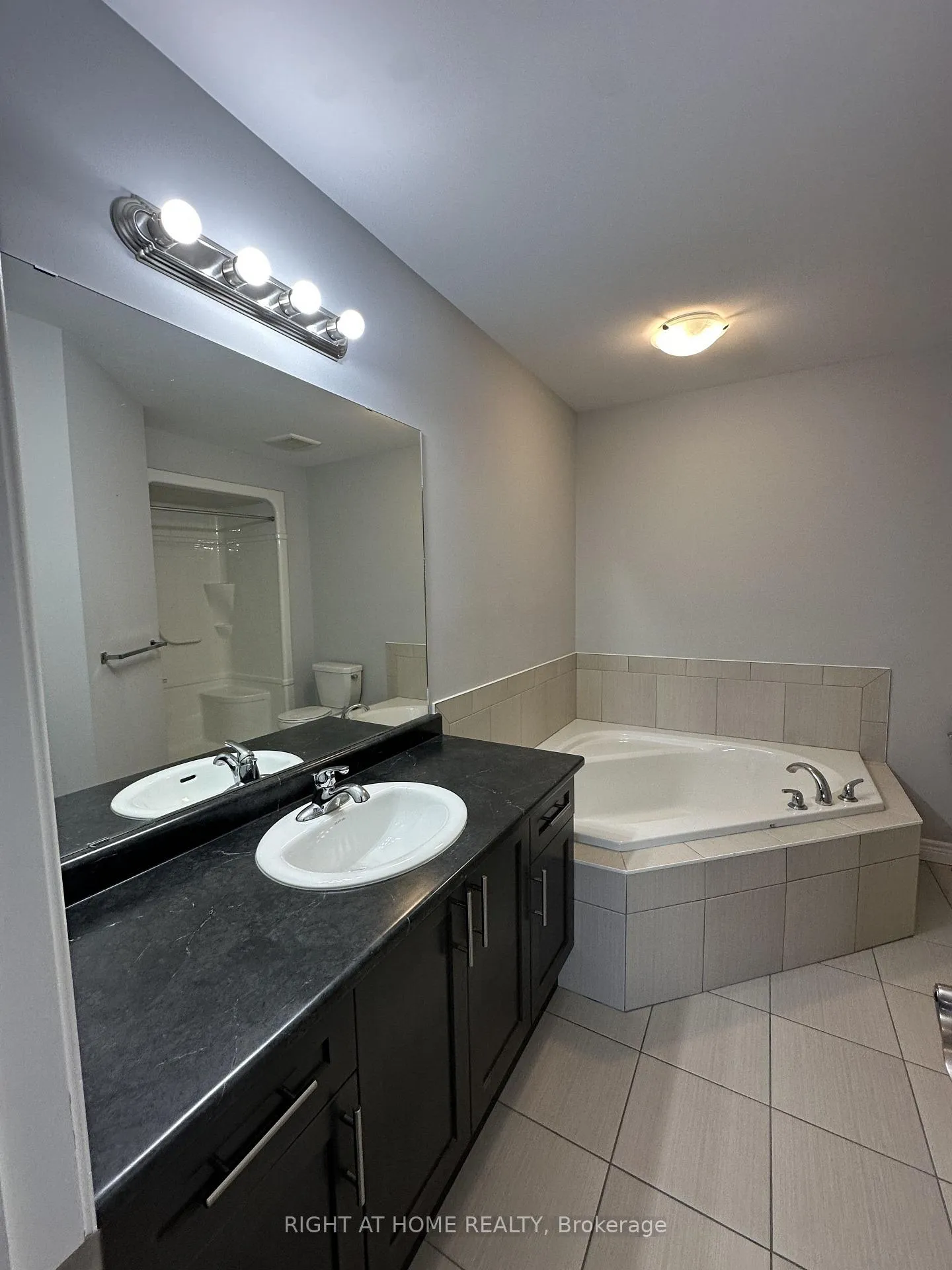 Photo 15 of 194 Dalgleish Trail, Hamilton, Rural Glanbrook — HOMEH