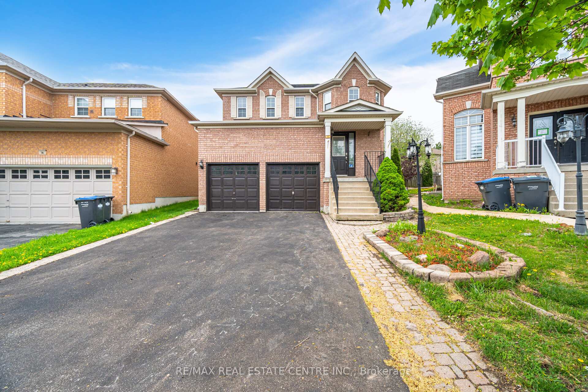 Photo 1 of 16 Mistycreek Crescent, Brampton, Fletcher's Meadow — HOMEH