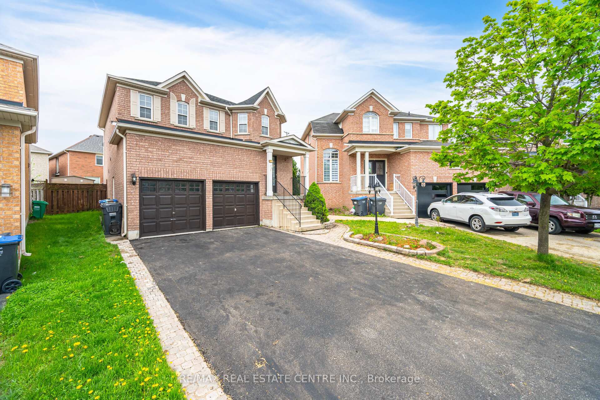 Photo 4 of 16 Mistycreek Crescent, Brampton, Fletcher's Meadow — HOMEH
