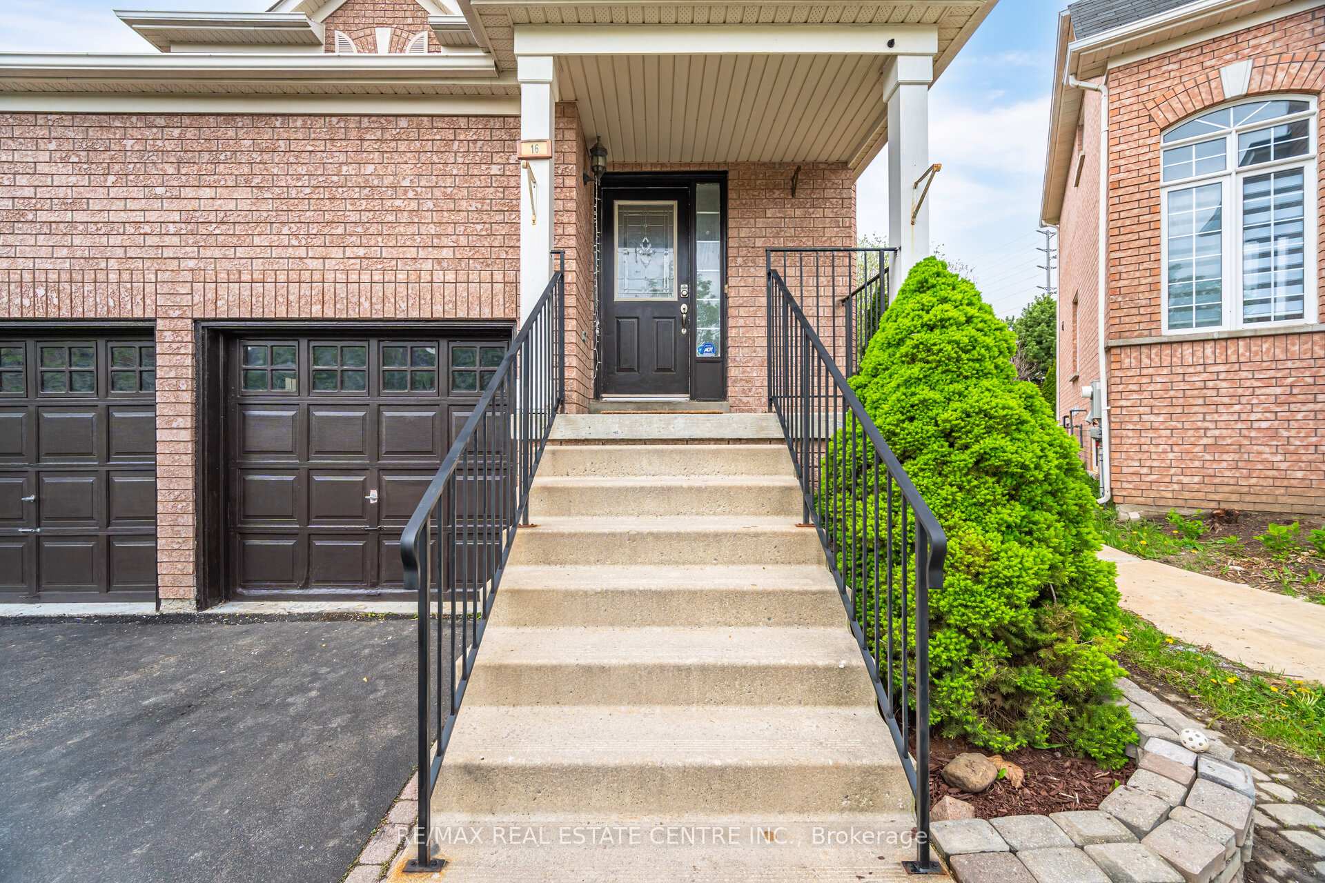 Photo 24 of 16 Mistycreek Crescent, Brampton, Fletcher's Meadow — HOMEH
