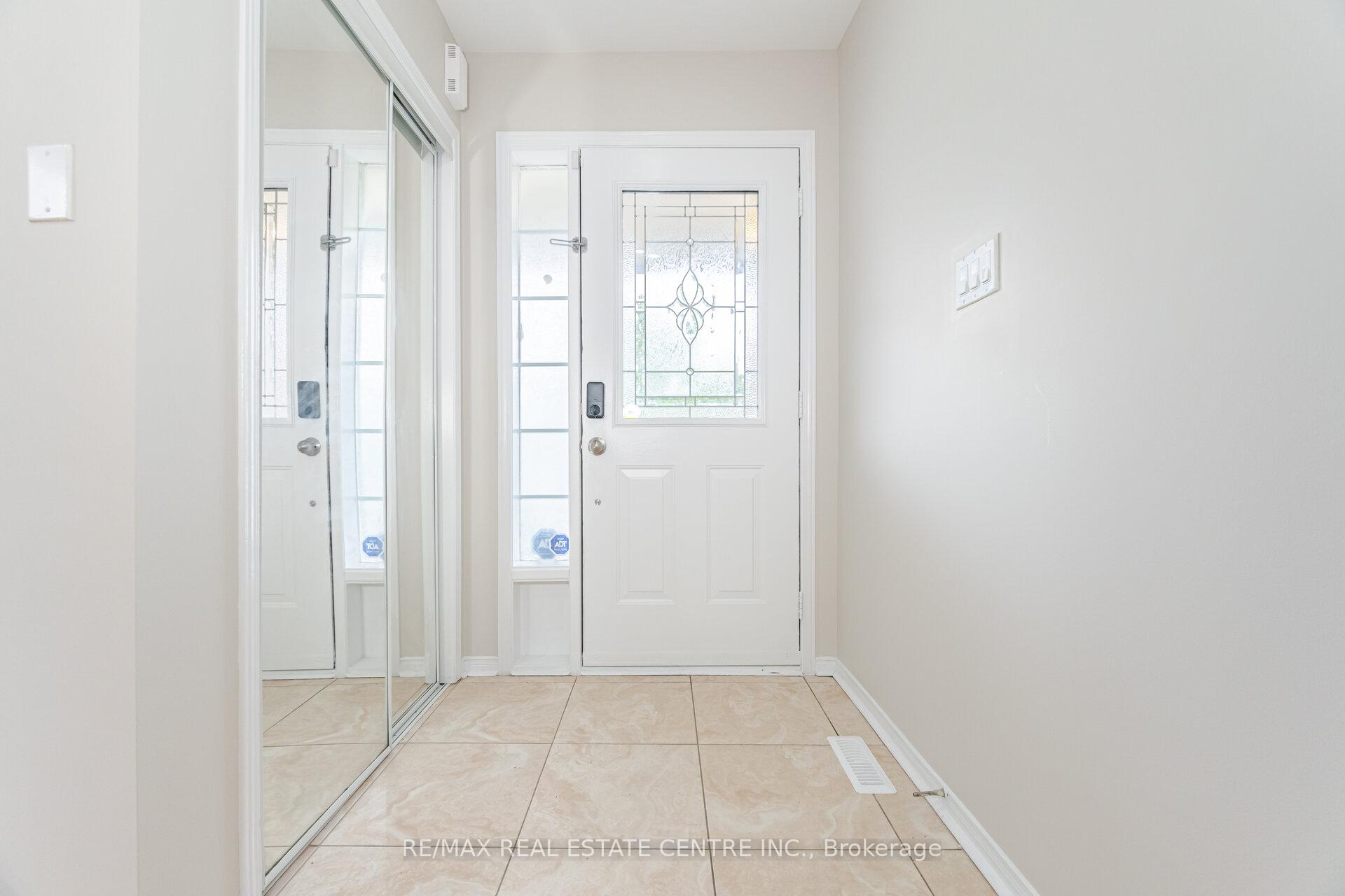 Photo 17 of 16 Mistycreek Crescent, Brampton, Fletcher's Meadow — HOMEH
