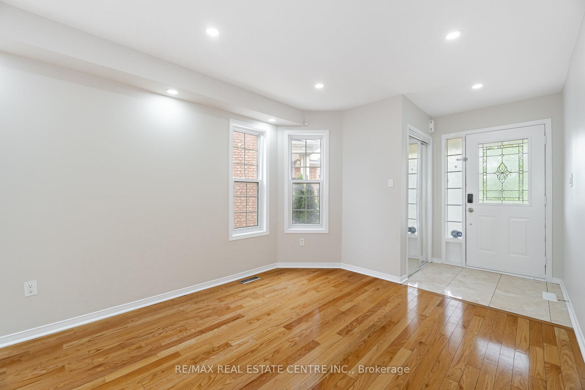 Photo 46 of 16 Mistycreek Crescent, Brampton, Fletcher's Meadow — HOMEH