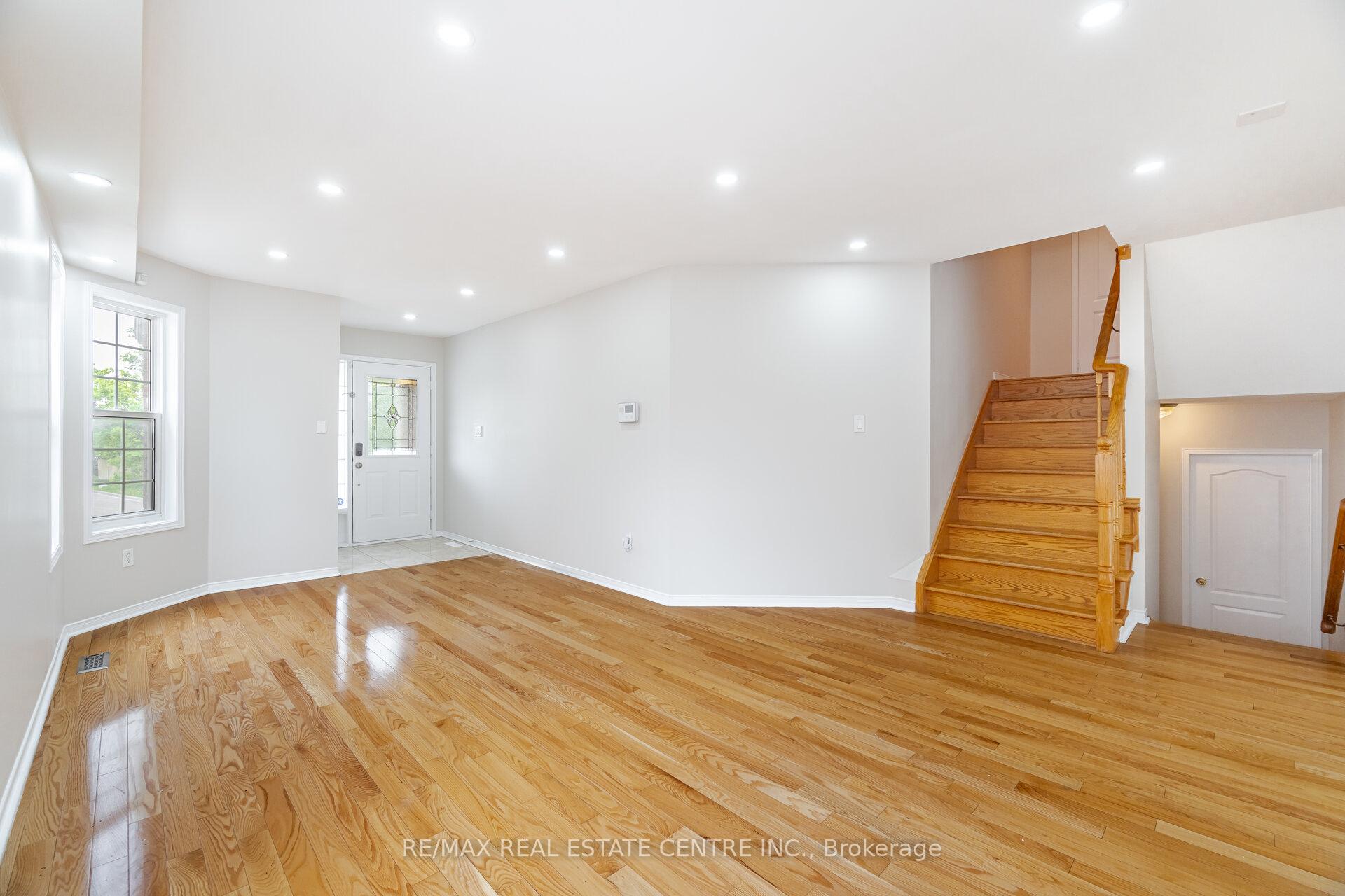 Photo 47 of 16 Mistycreek Crescent, Brampton, Fletcher's Meadow — HOMEH