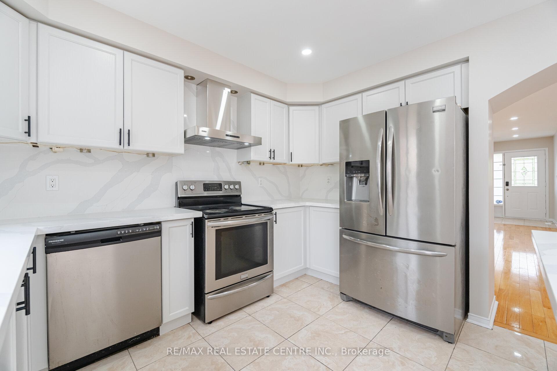 Photo 13 of 16 Mistycreek Crescent, Brampton, Fletcher's Meadow — HOMEH