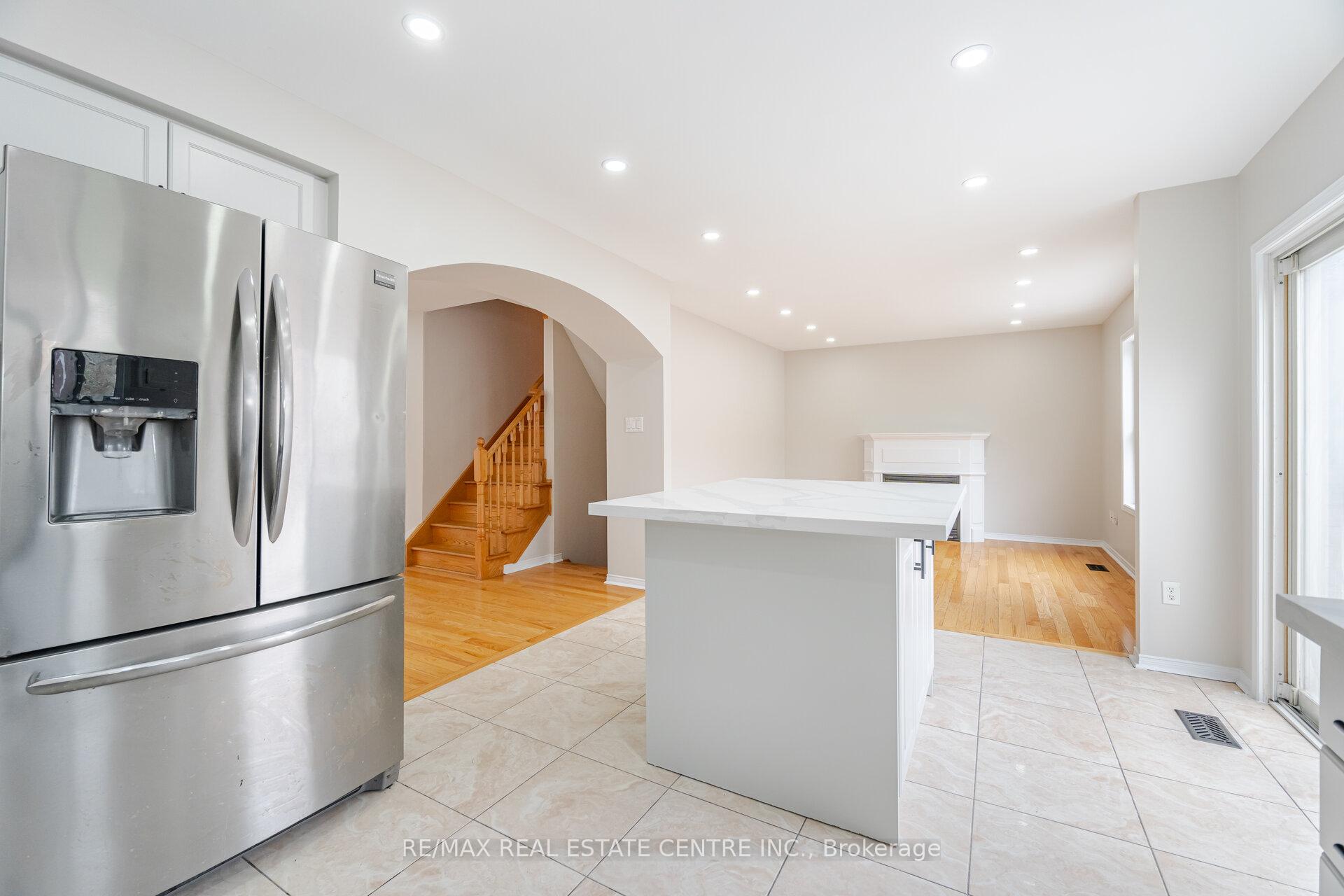 Photo 10 of 16 Mistycreek Crescent, Brampton, Fletcher's Meadow — HOMEH