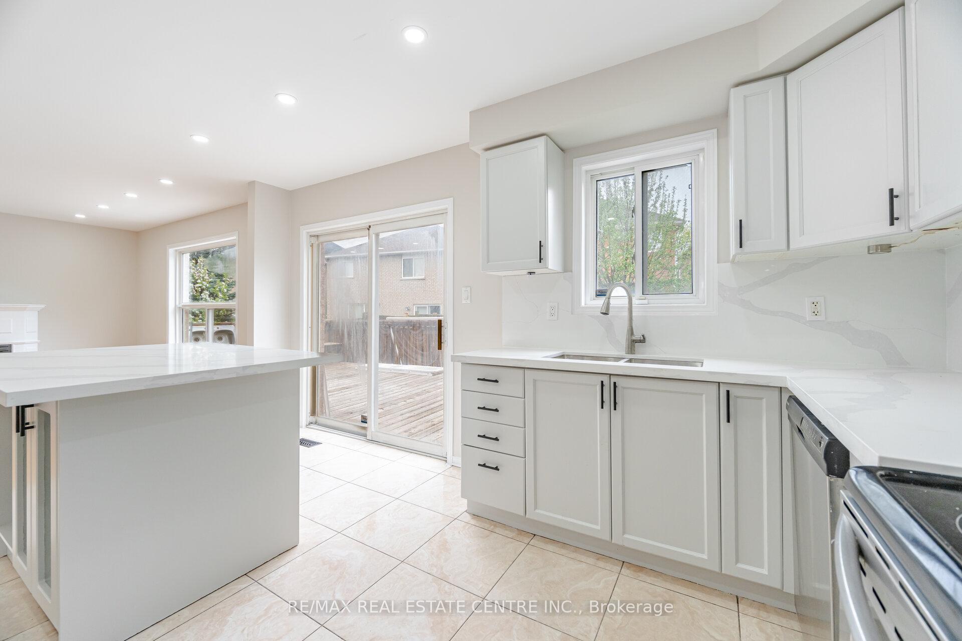 Photo 26 of 16 Mistycreek Crescent, Brampton, Fletcher's Meadow — HOMEH
