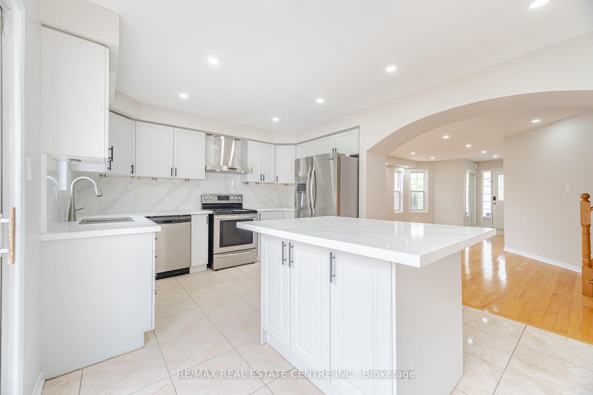 Photo 18 of 16 Mistycreek Crescent, Brampton, Fletcher's Meadow — HOMEH