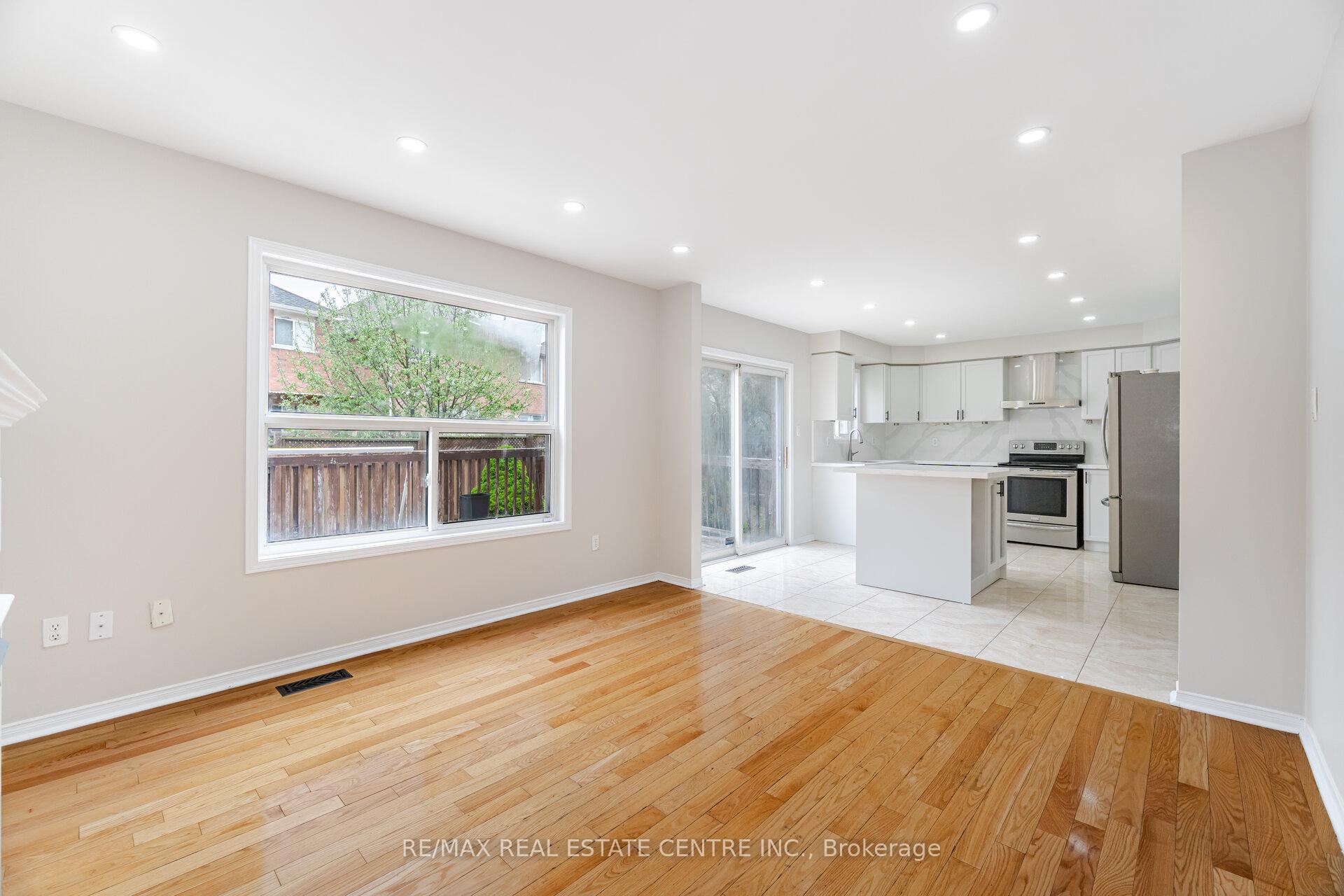 Photo 19 of 16 Mistycreek Crescent, Brampton, Fletcher's Meadow — HOMEH