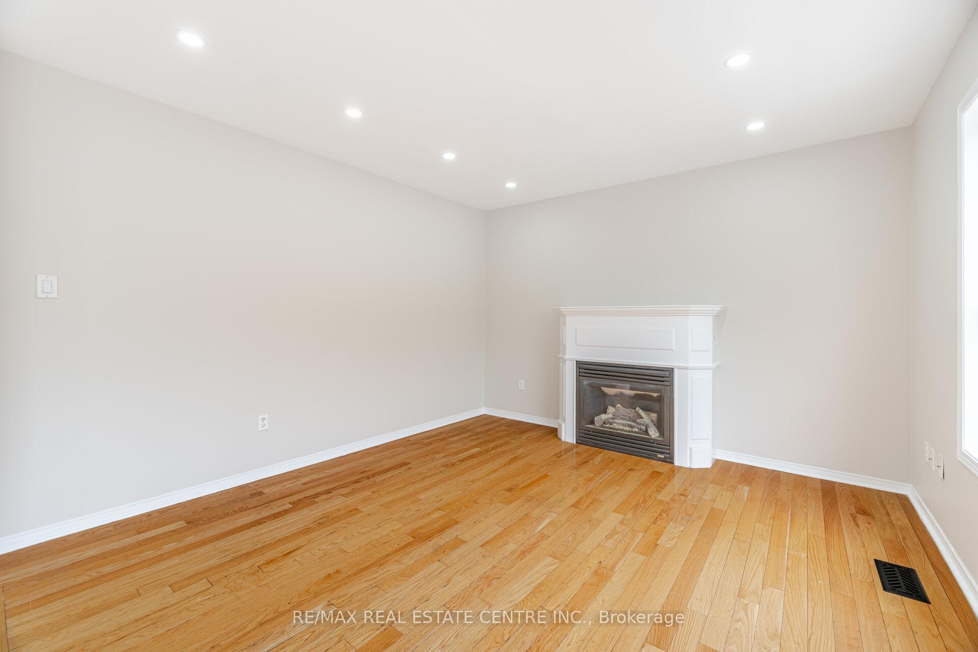 Photo 15 of 16 Mistycreek Crescent, Brampton, Fletcher's Meadow — HOMEH