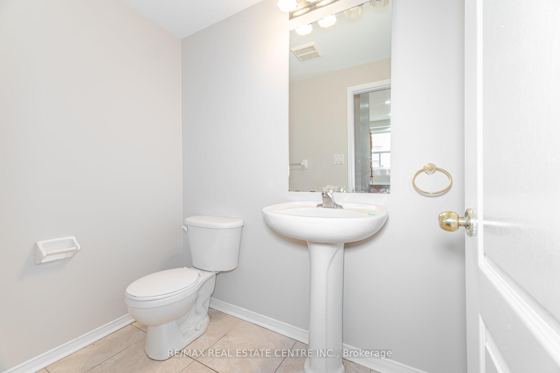 Photo 23 of 16 Mistycreek Crescent, Brampton, Fletcher's Meadow — HOMEH