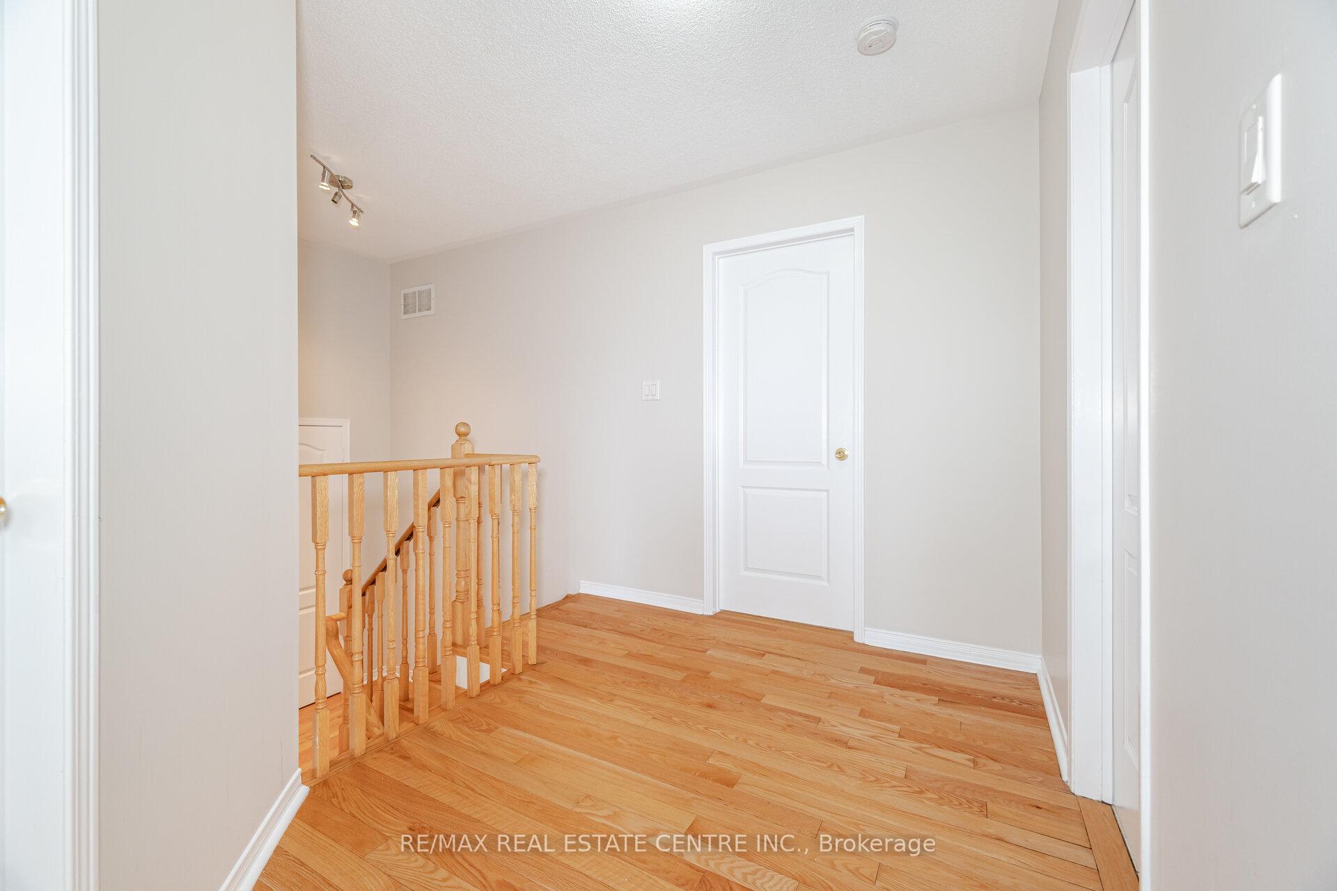Photo 34 of 16 Mistycreek Crescent, Brampton, Fletcher's Meadow — HOMEH