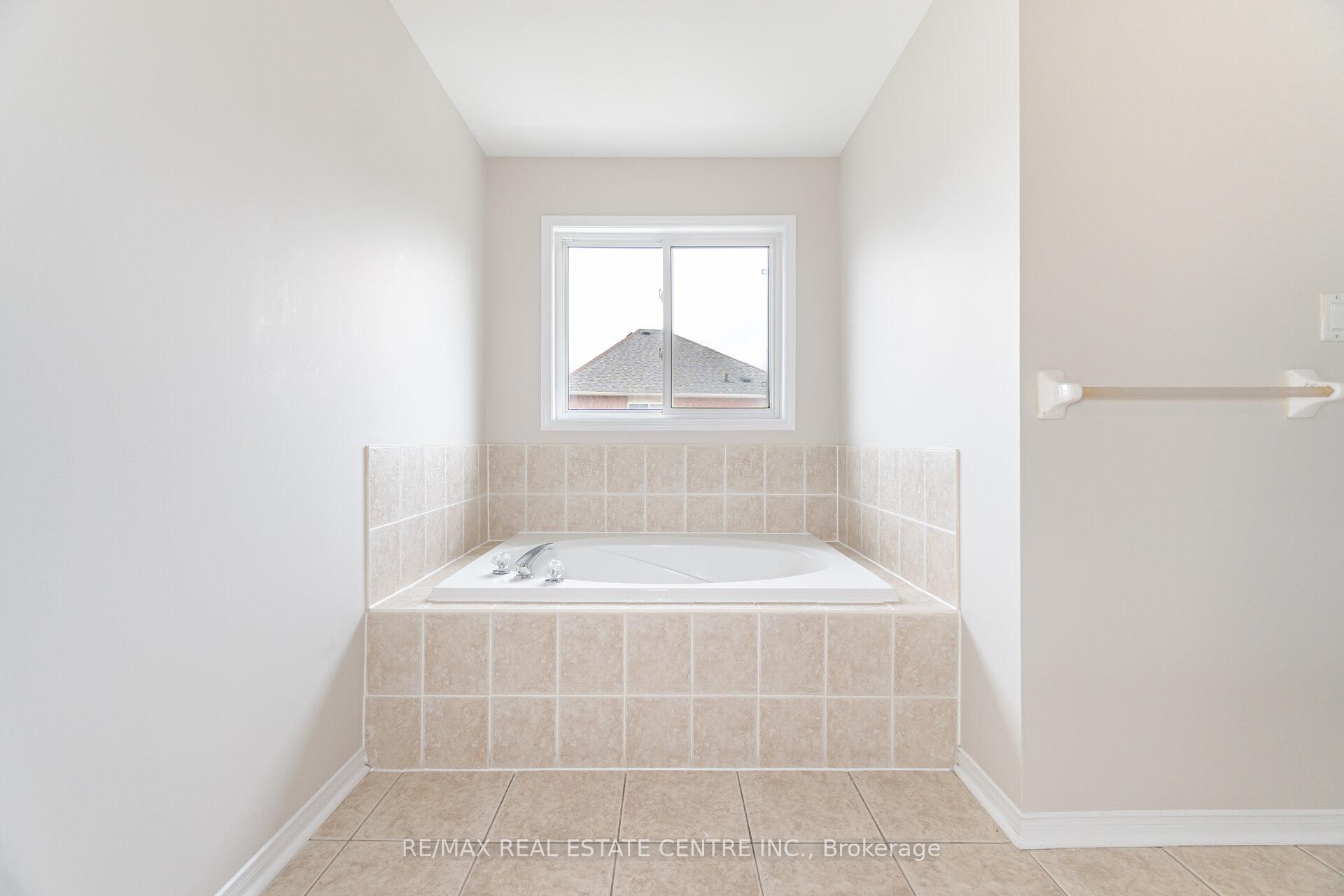 Photo 28 of 16 Mistycreek Crescent, Brampton, Fletcher's Meadow — HOMEH