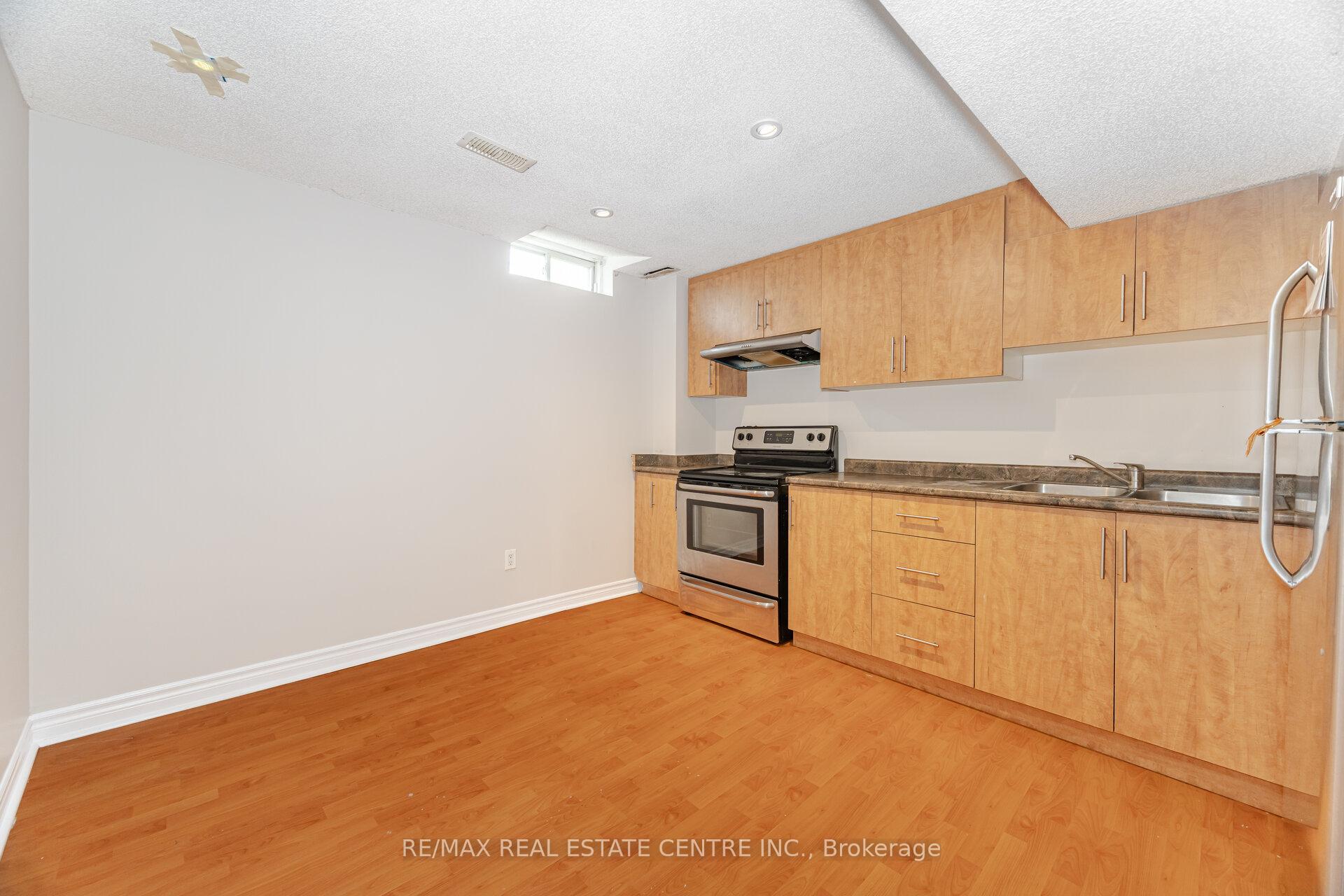 Photo 41 of 16 Mistycreek Crescent, Brampton, Fletcher's Meadow — HOMEH