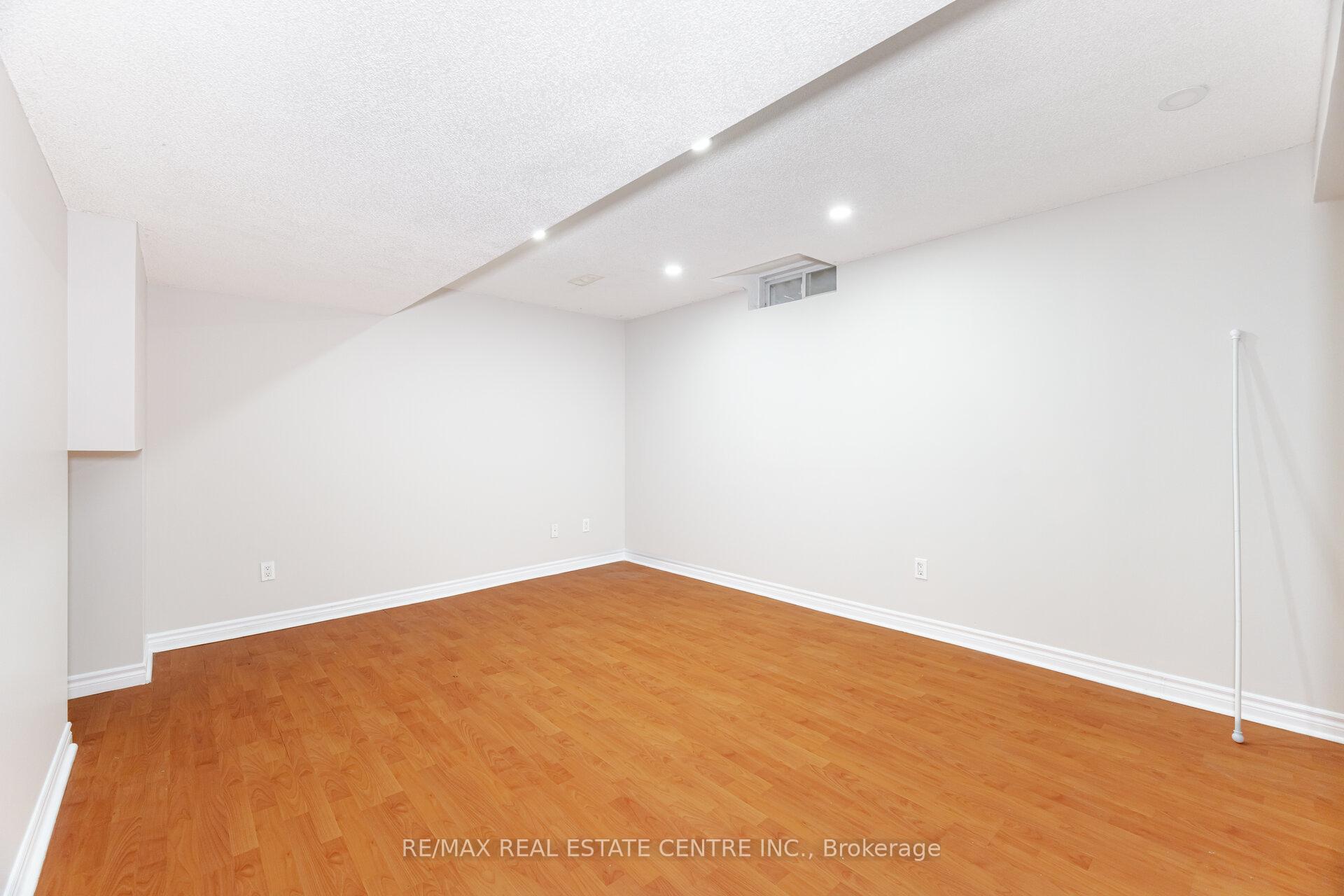 Photo 32 of 16 Mistycreek Crescent, Brampton, Fletcher's Meadow — HOMEH