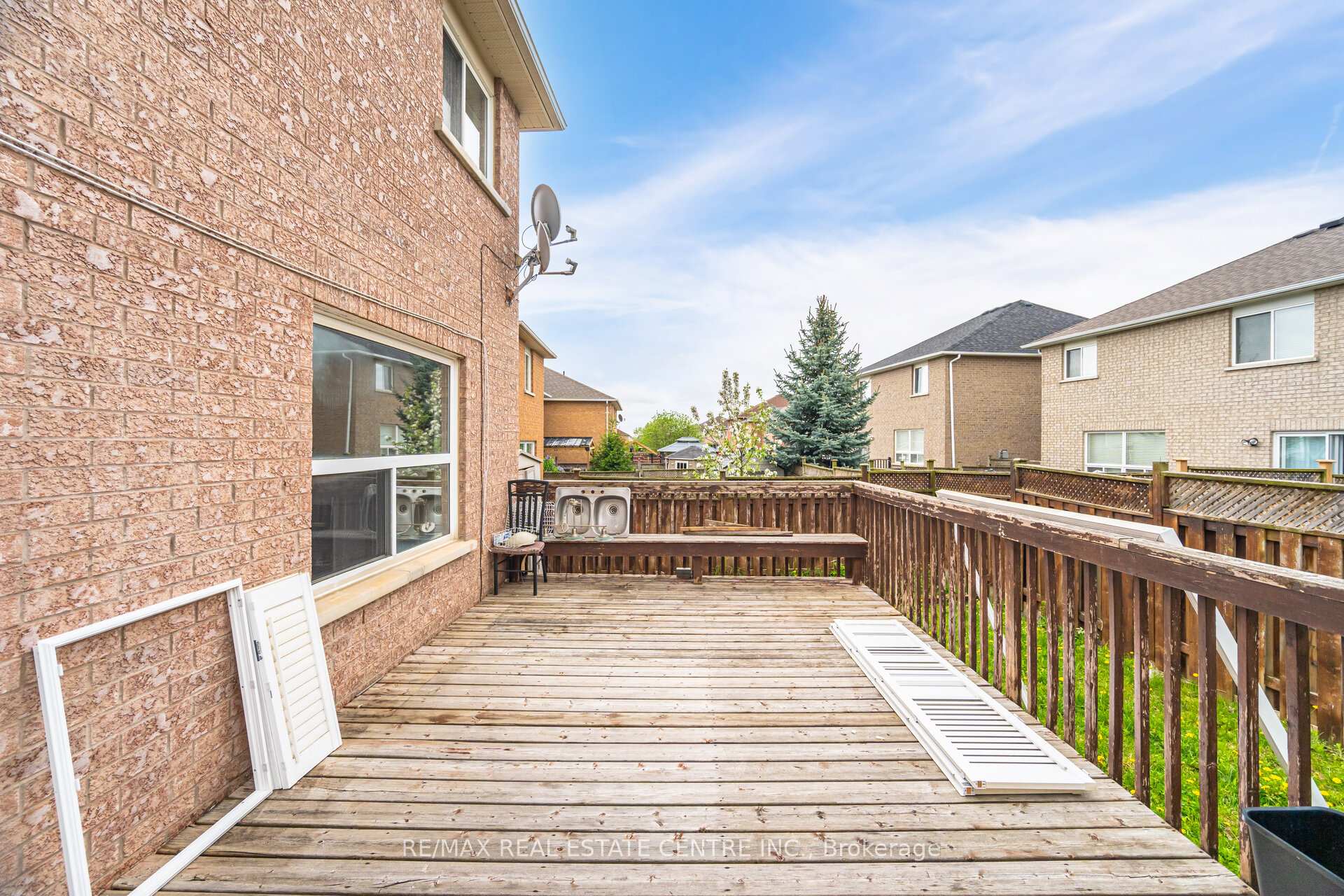 Photo 40 of 16 Mistycreek Crescent, Brampton, Fletcher's Meadow — HOMEH