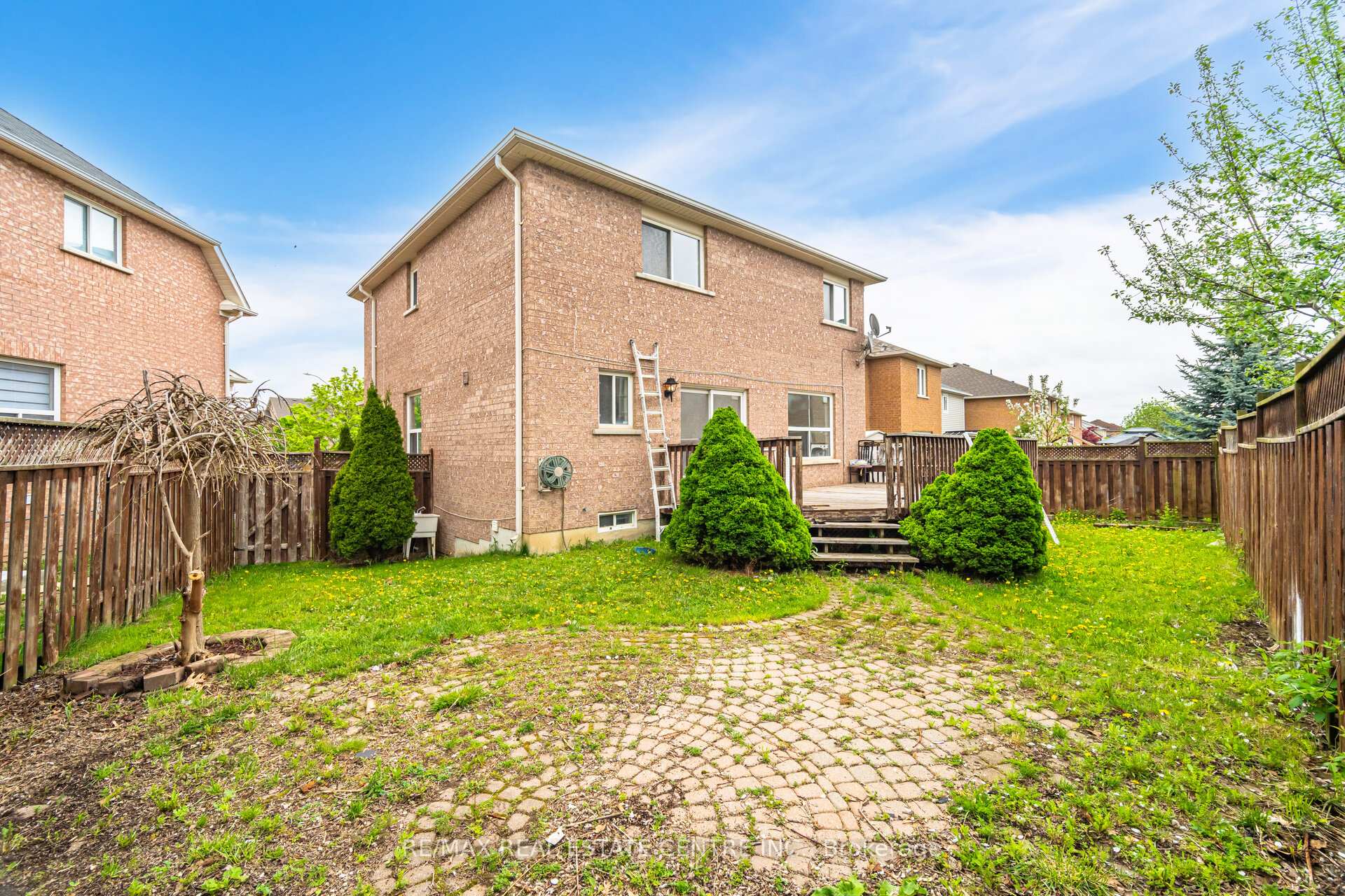 Photo 43 of 16 Mistycreek Crescent, Brampton, Fletcher's Meadow — HOMEH