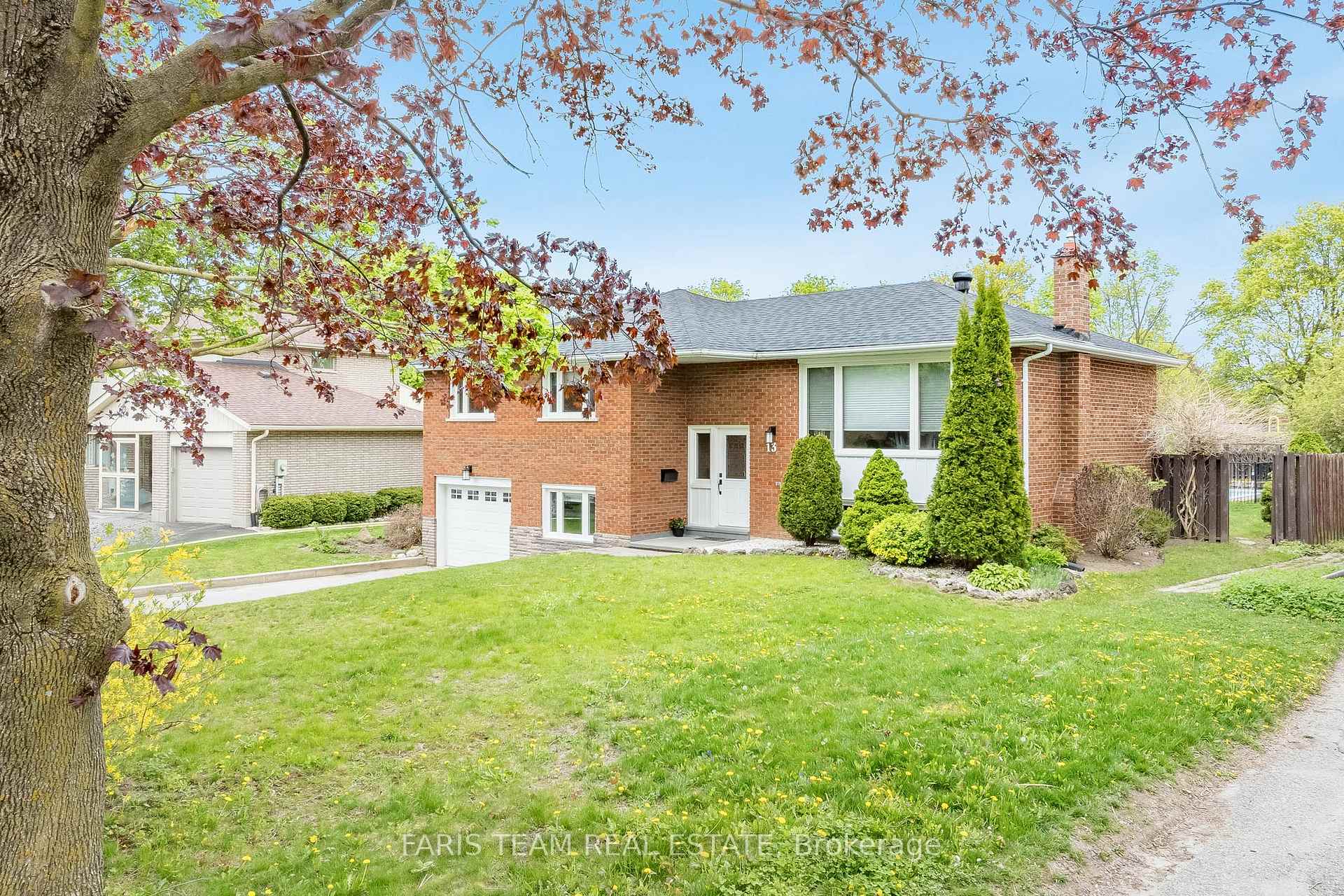Photo 2 of 13 Woodcrest Road, Barrie, Allandale Heights — HOMEH