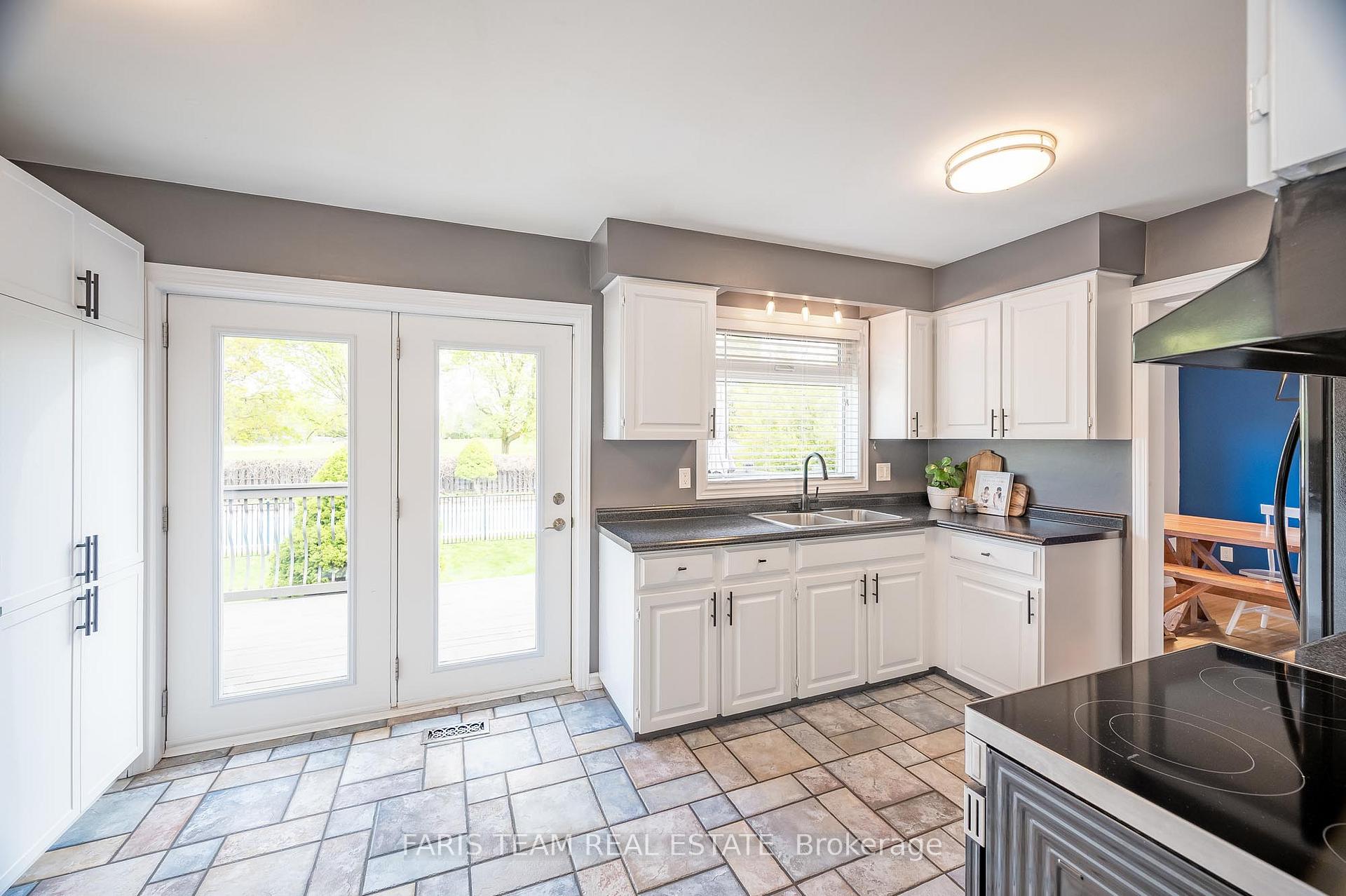 Photo 3 of 13 Woodcrest Road, Barrie, Allandale Heights — HOMEH