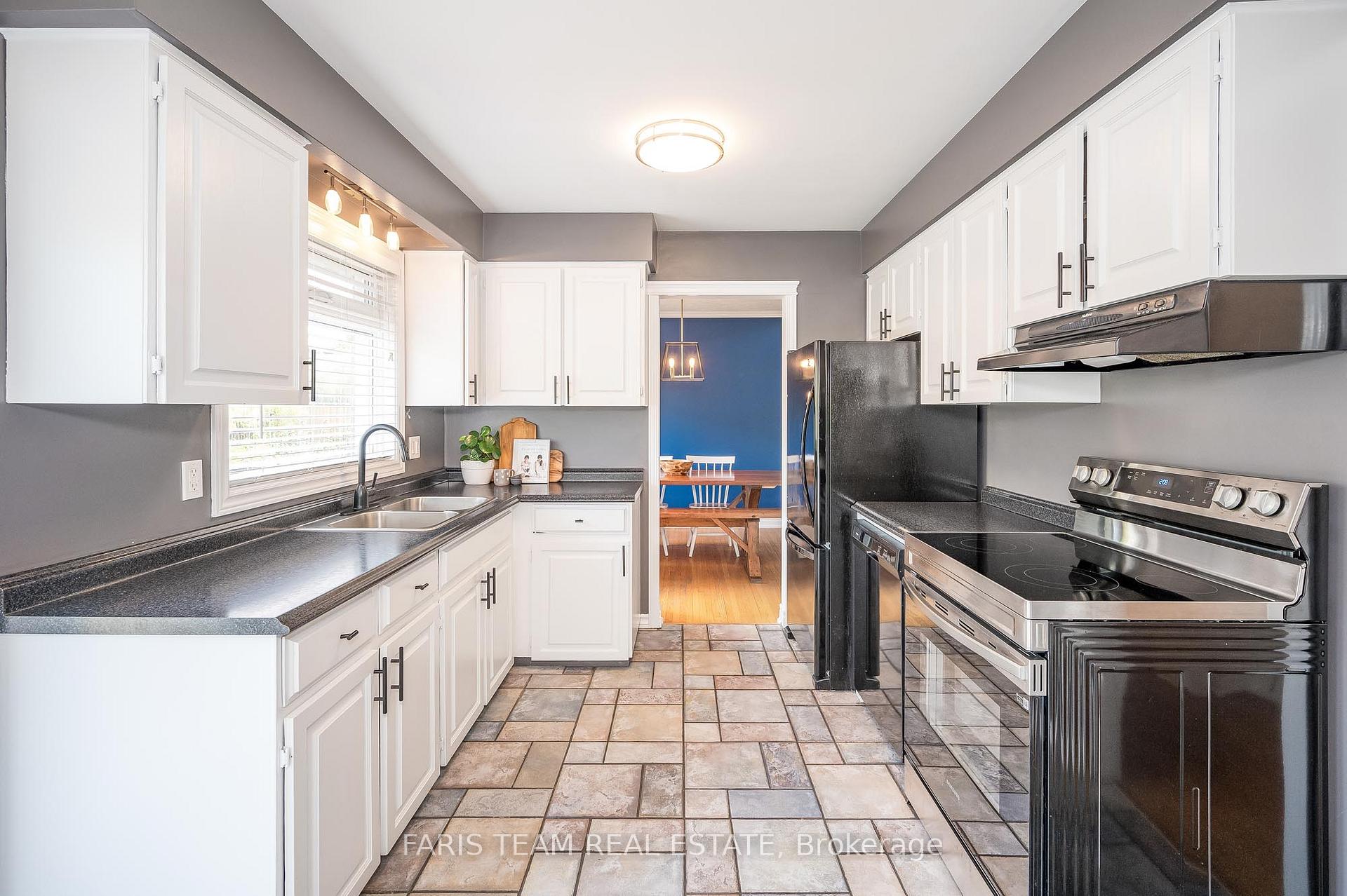 Photo 4 of 13 Woodcrest Road, Barrie, Allandale Heights — HOMEH