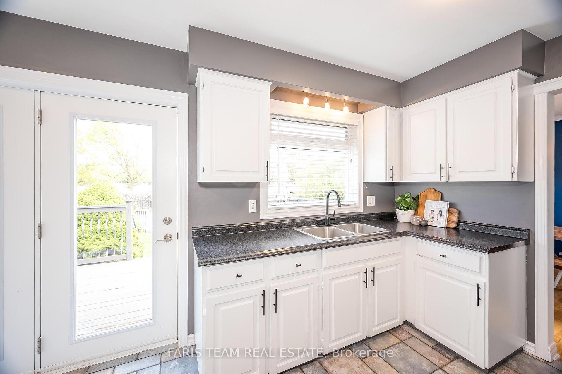 Photo 5 of 13 Woodcrest Road, Barrie, Allandale Heights — HOMEH