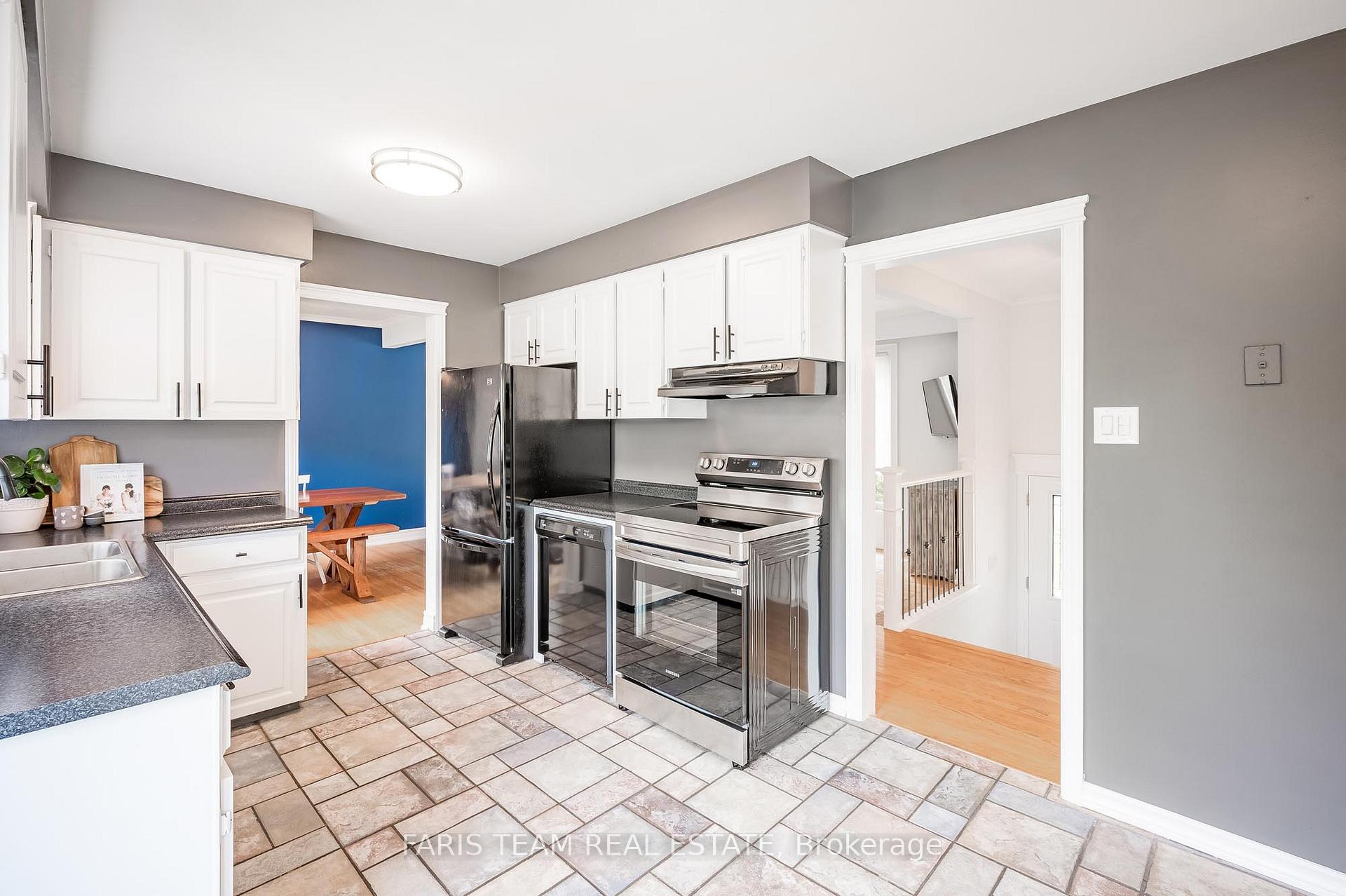 Photo 6 of 13 Woodcrest Road, Barrie, Allandale Heights — HOMEH