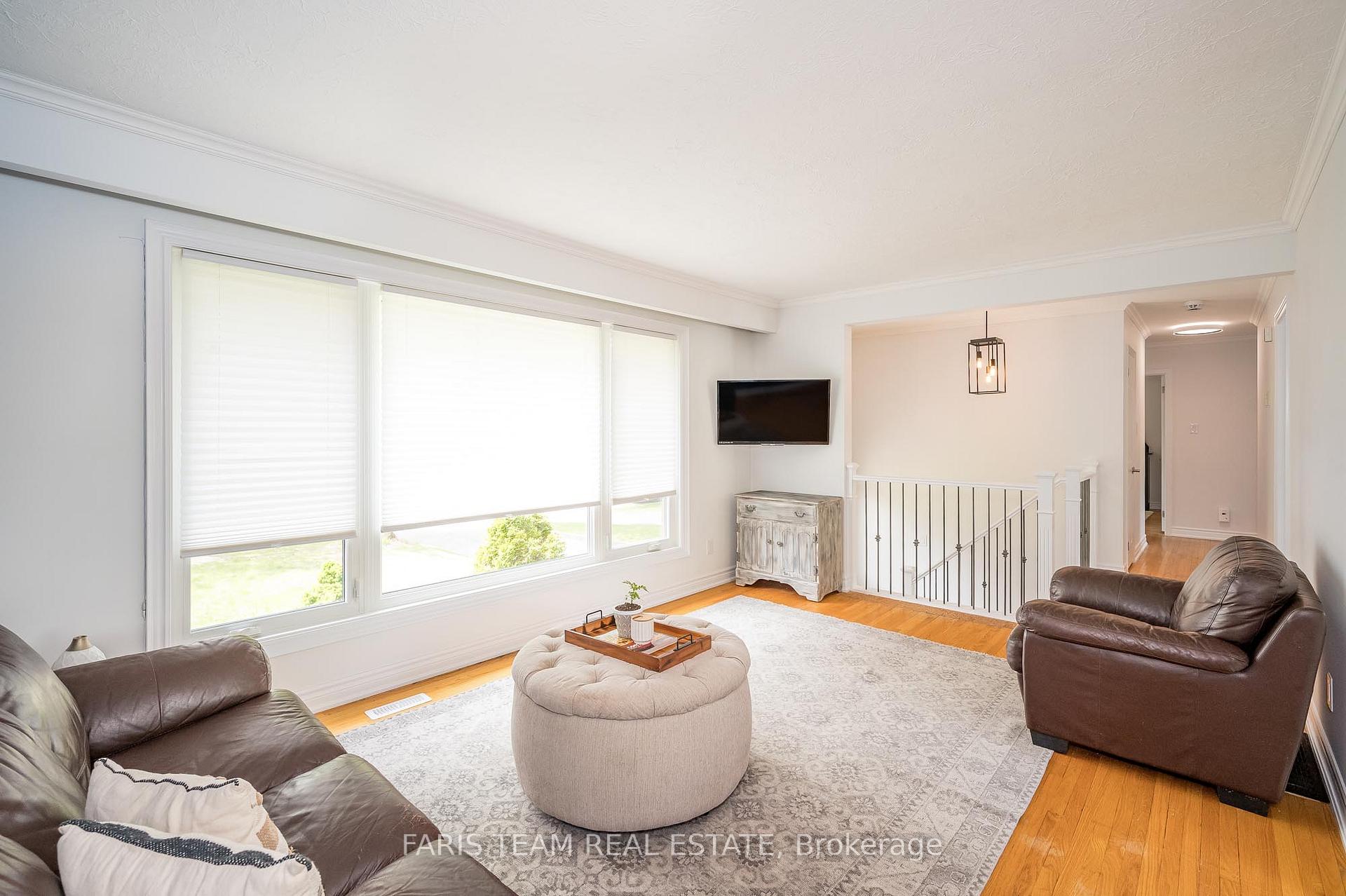 Photo 9 of 13 Woodcrest Road, Barrie, Allandale Heights — HOMEH