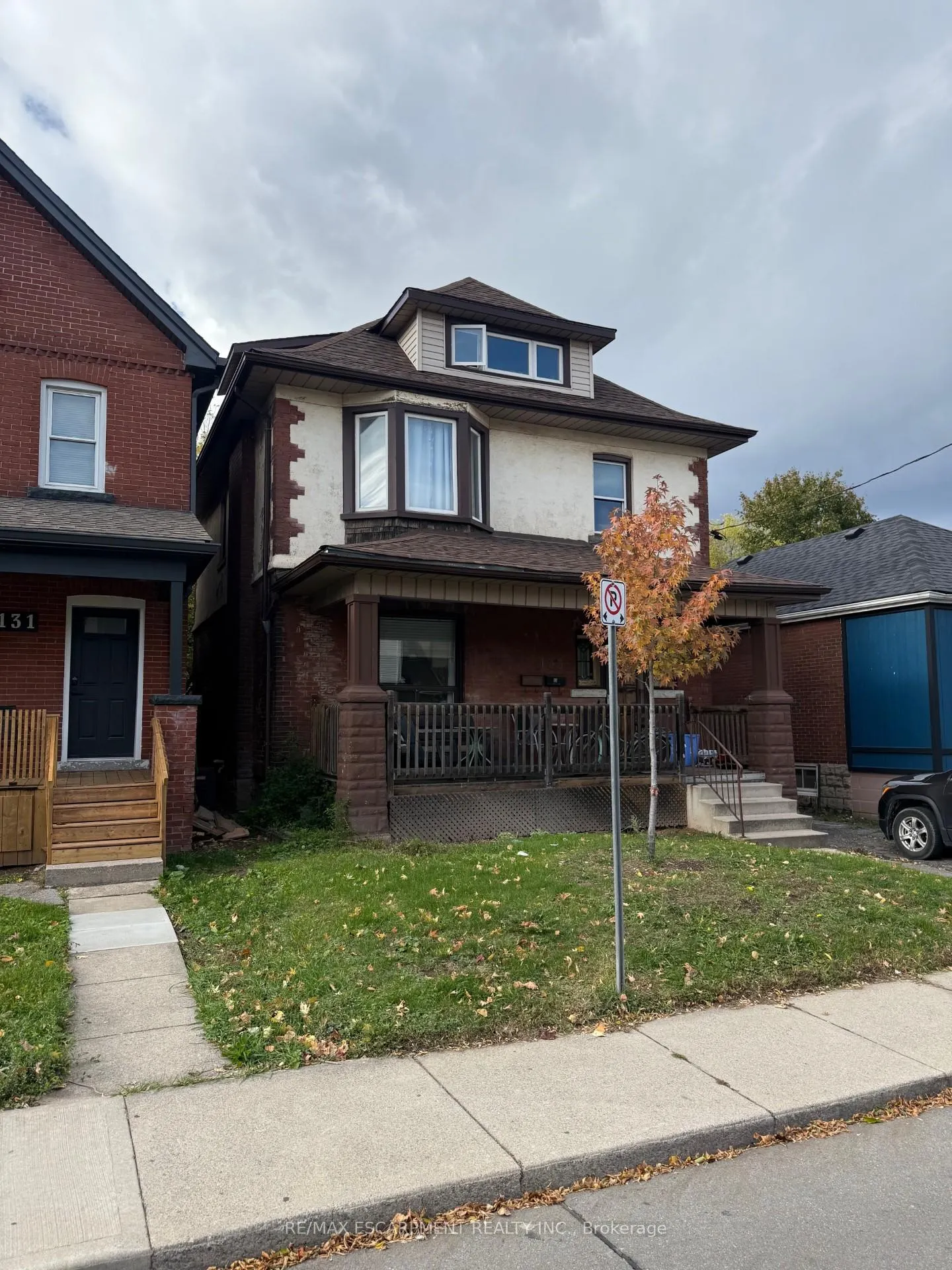 Photo 2 of 133 Park Row N, Hamilton, Crown Point — HOMEH