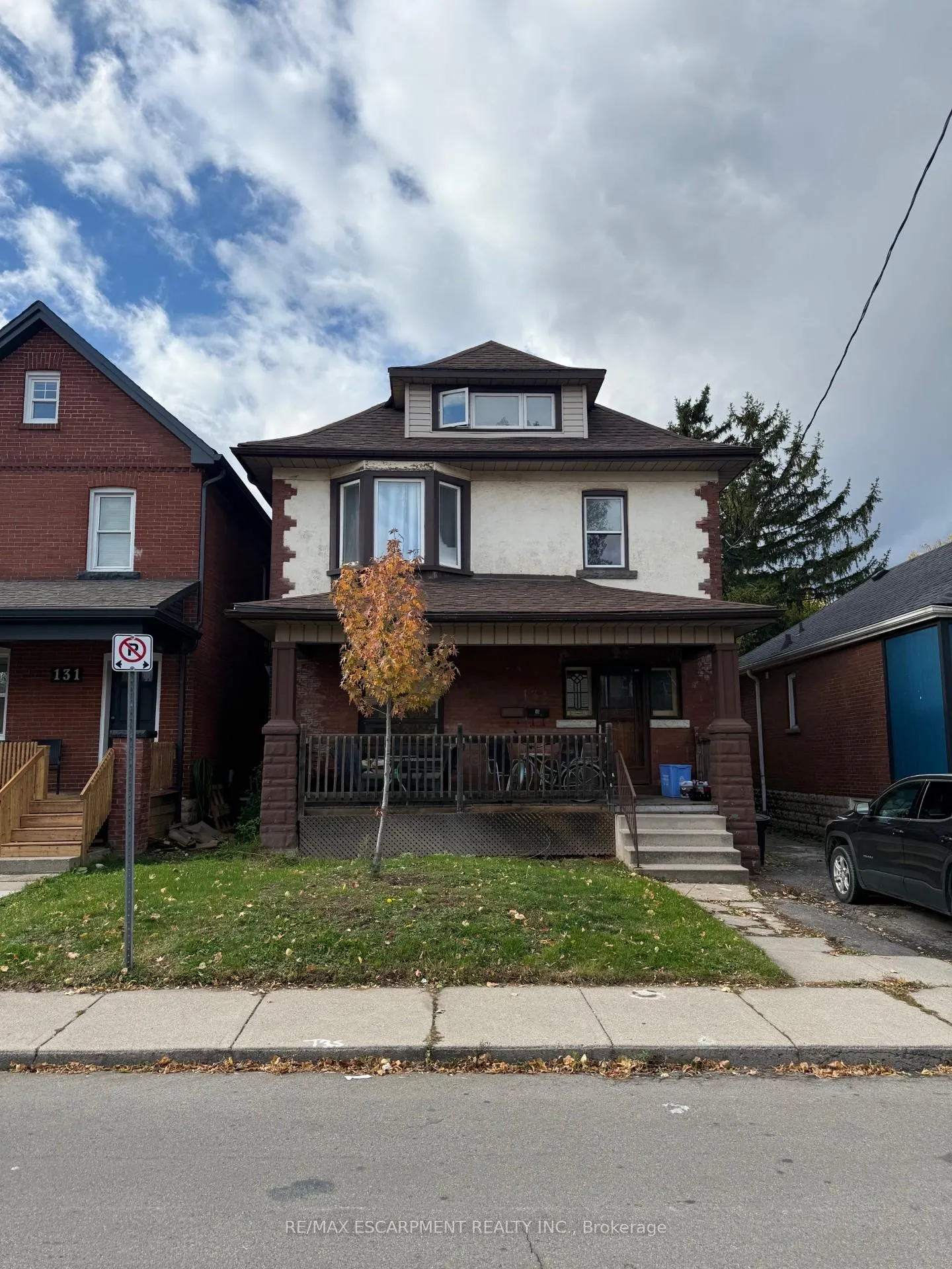 Photo 3 of 133 Park Row N, Hamilton, Crown Point — HOMEH
