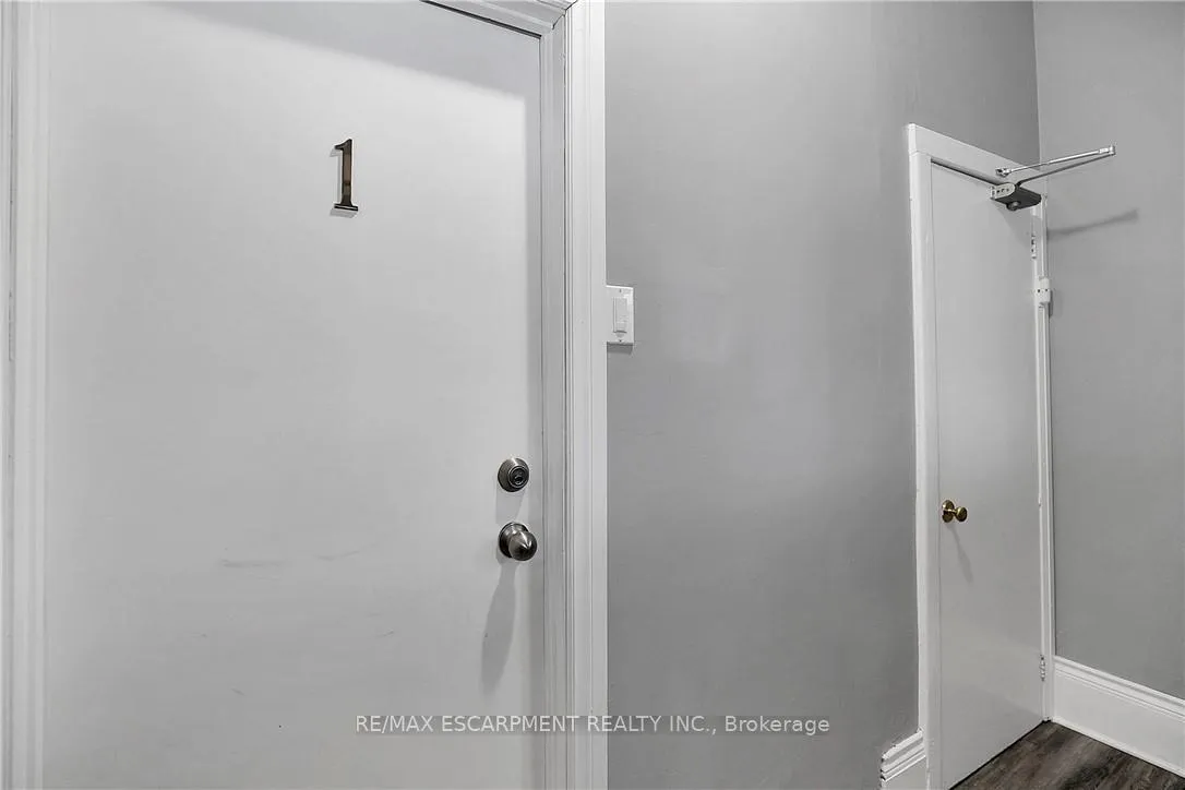 Photo 7 of 133 Park Row N, Hamilton, Crown Point — HOMEH