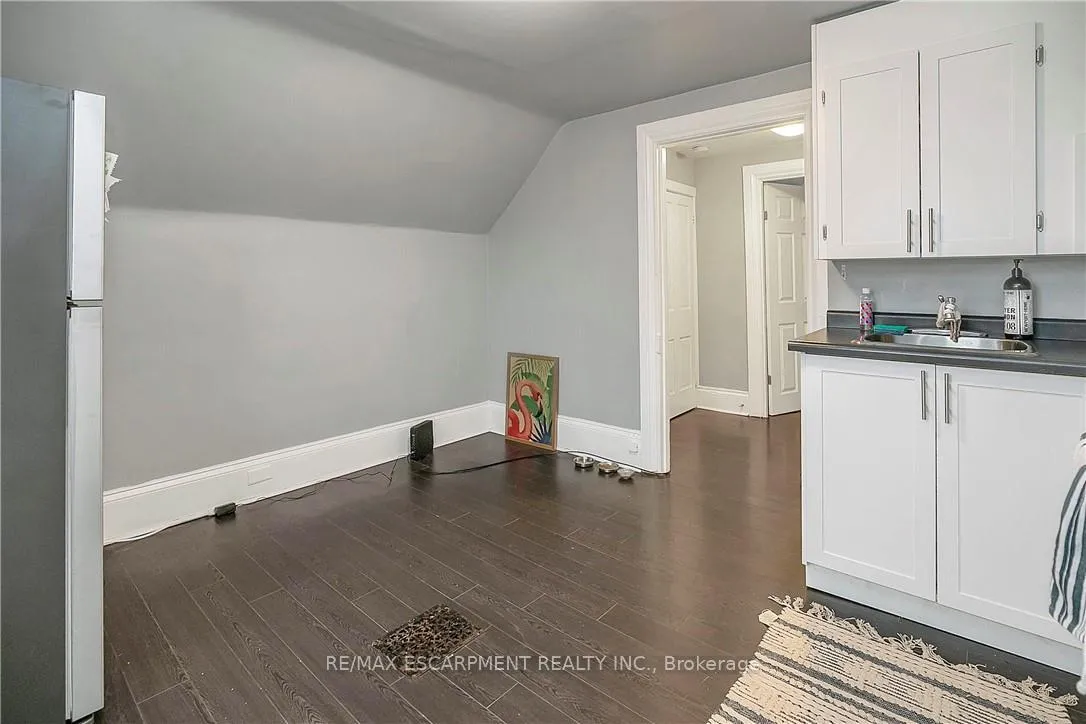 Photo 11 of 133 Park Row N, Hamilton, Crown Point — HOMEH