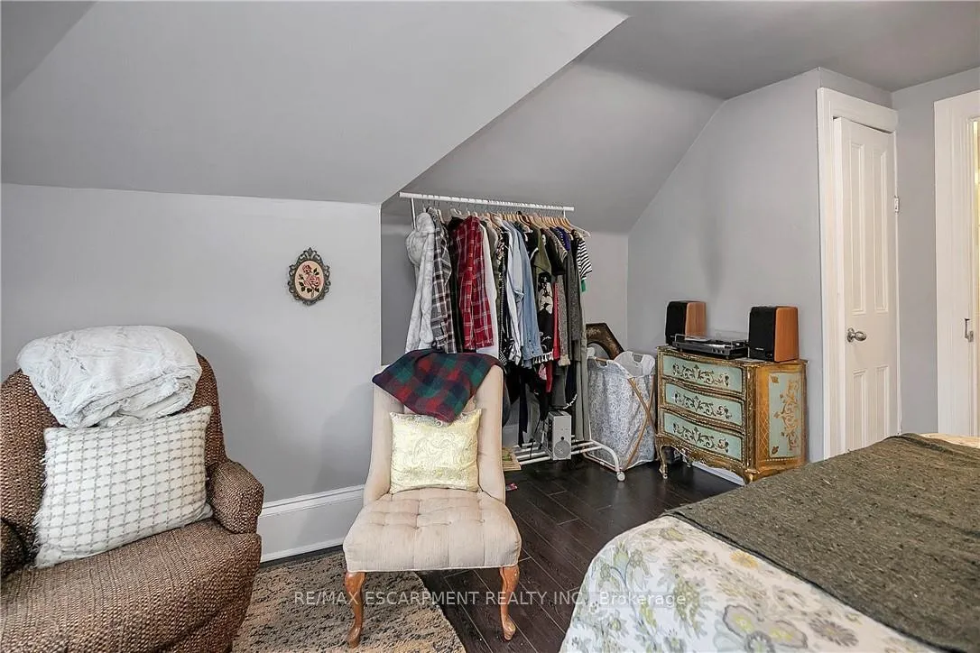 Photo 13 of 133 Park Row N, Hamilton, Crown Point — HOMEH