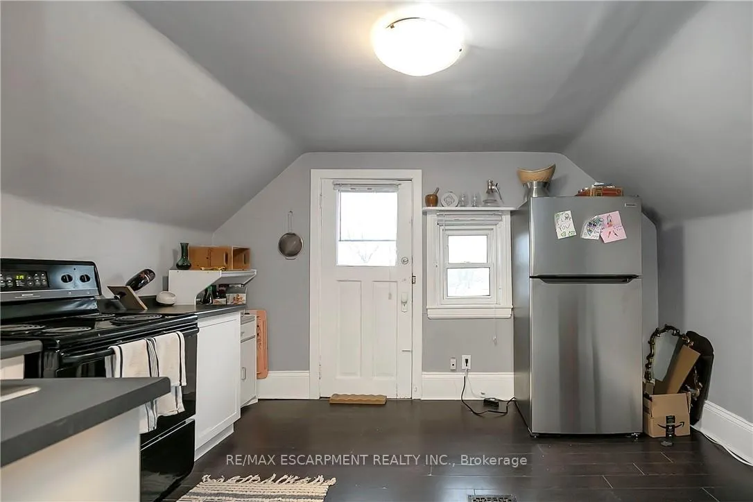 Photo 15 of 133 Park Row N, Hamilton, Crown Point — HOMEH