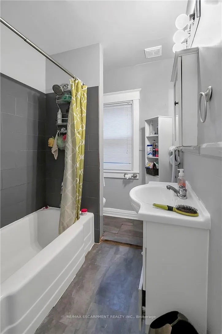 Photo 17 of 133 Park Row N, Hamilton, Crown Point — HOMEH