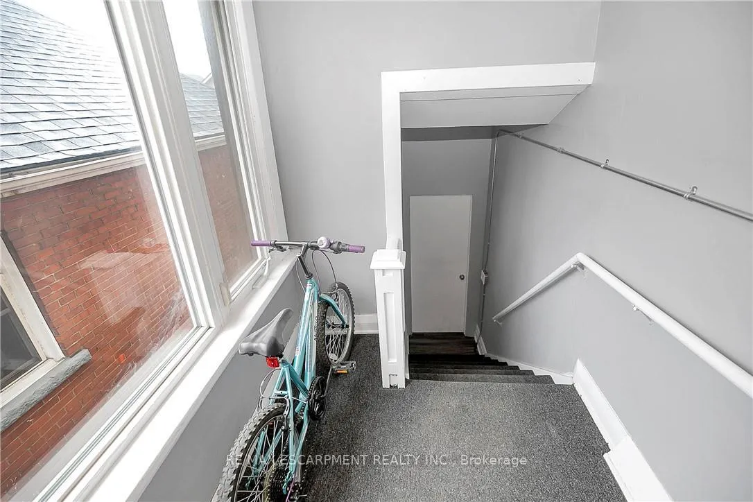 Photo 19 of 133 Park Row N, Hamilton, Crown Point — HOMEH