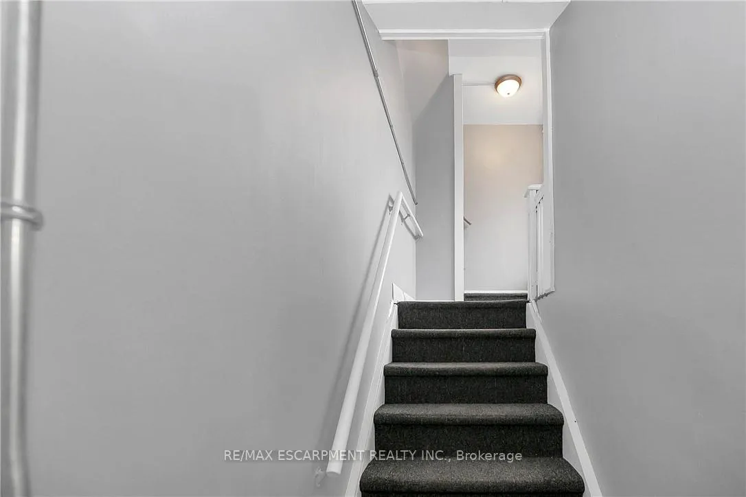 Photo 20 of 133 Park Row N, Hamilton, Crown Point — HOMEH