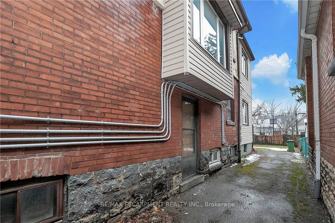 Photo 22 of 133 Park Row N, Hamilton, Crown Point — HOMEH